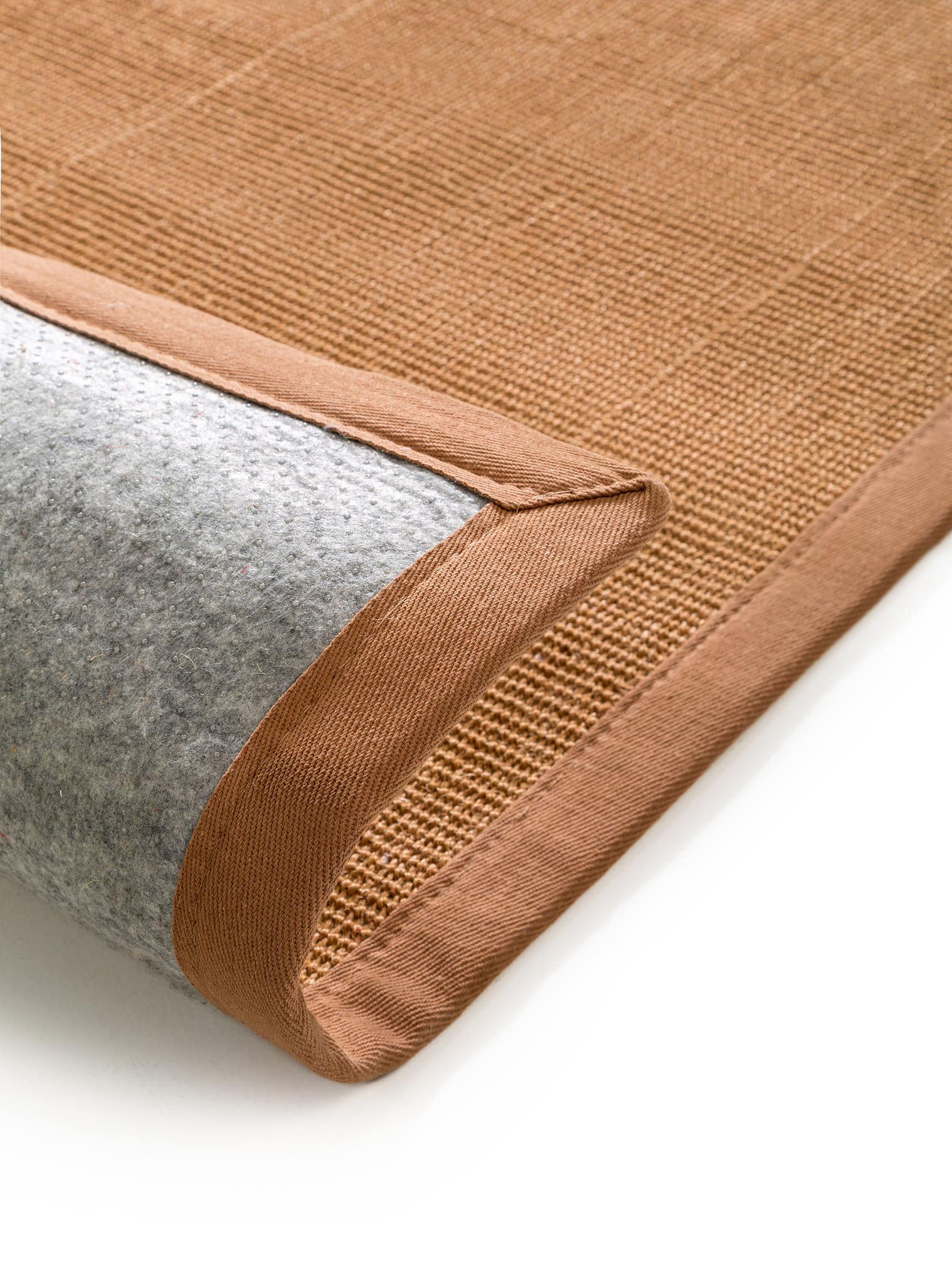 Teppich aus 100% Sisal in Braun mit 6 bis 10 mm hohem Flor von benuta
