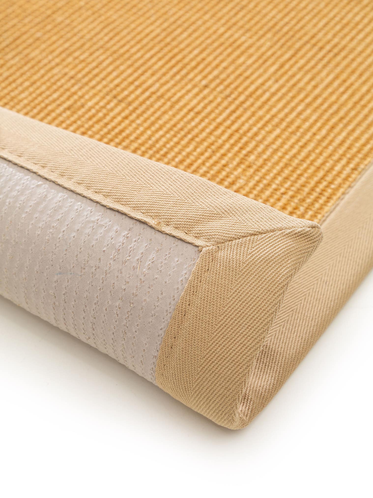 Tappeto di 100% Sisal in Beige con pelo alto 1- 5 mm da benuta Nest