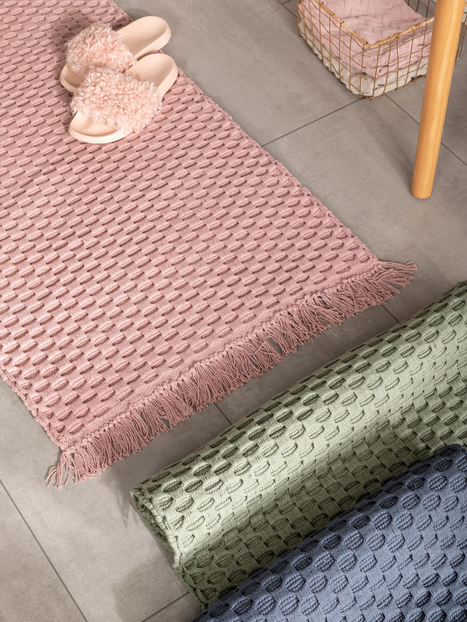 Teppich aus 100% Baumwolle in Weiß mit 11 bis 20 mm hohem Flor von benuta Nest