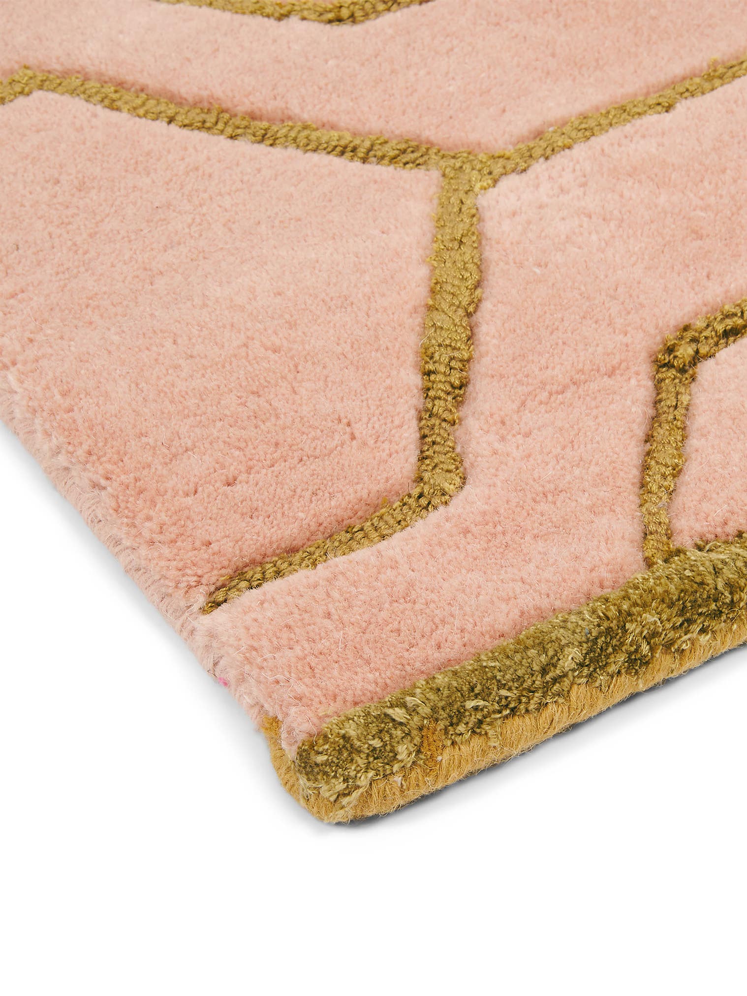 Rug made of 90% Wool, 10% Viscose in Pink with a 11 - 20 mm high pile by Wedgwood