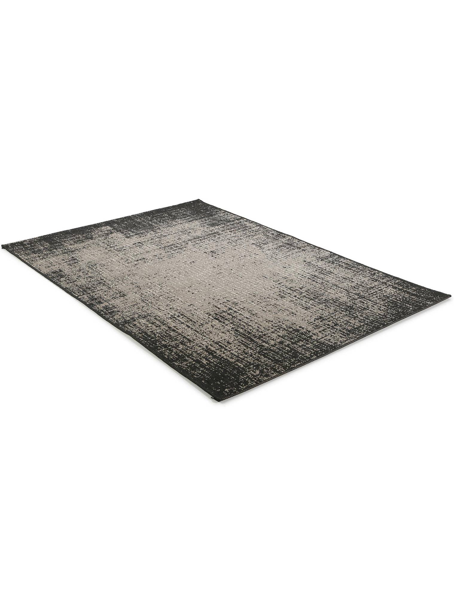 Teppich aus 100% Polypropylen in Schwarz mit bis 5 mm hohem Flor von benuta