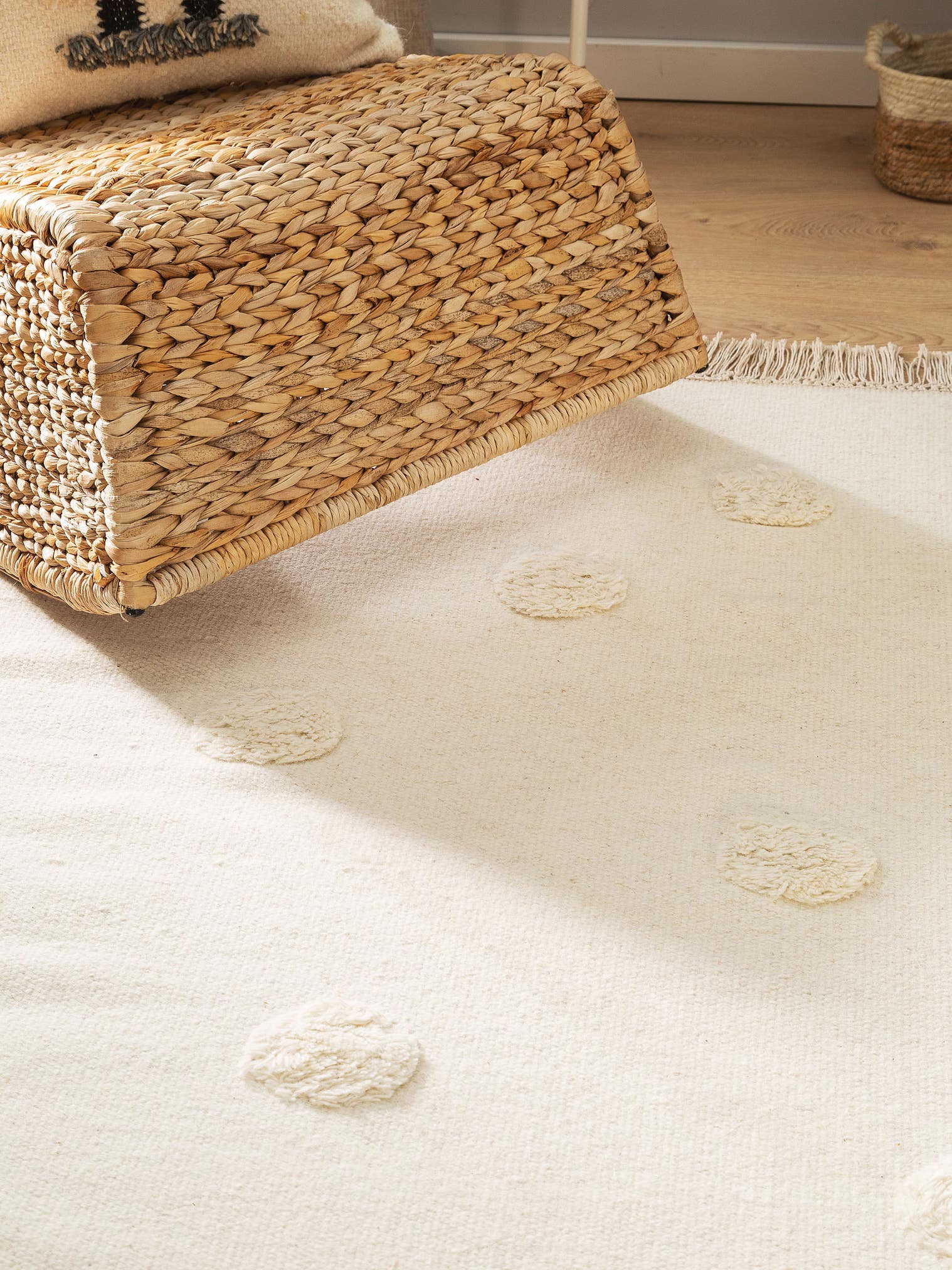 Rug made of 80% wool, 20% cotton in Grey with a 11 - 20 mm high pile by Lytte