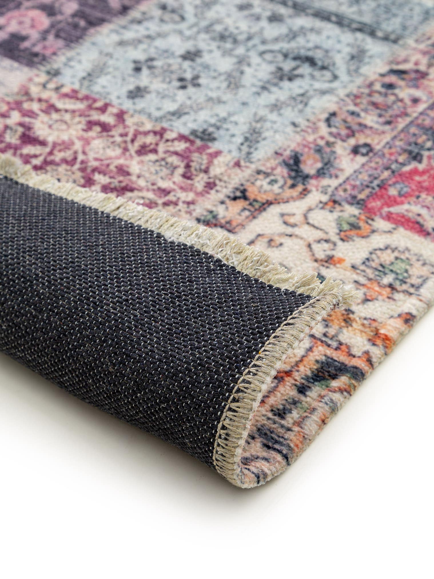 Teppich aus 36% Polyester, 29% Baumwolle, 22% Viskose, 8% Polyacryl, 5% Polyamid in Multicolor mit bis 5 mm hohem Flor von benuta