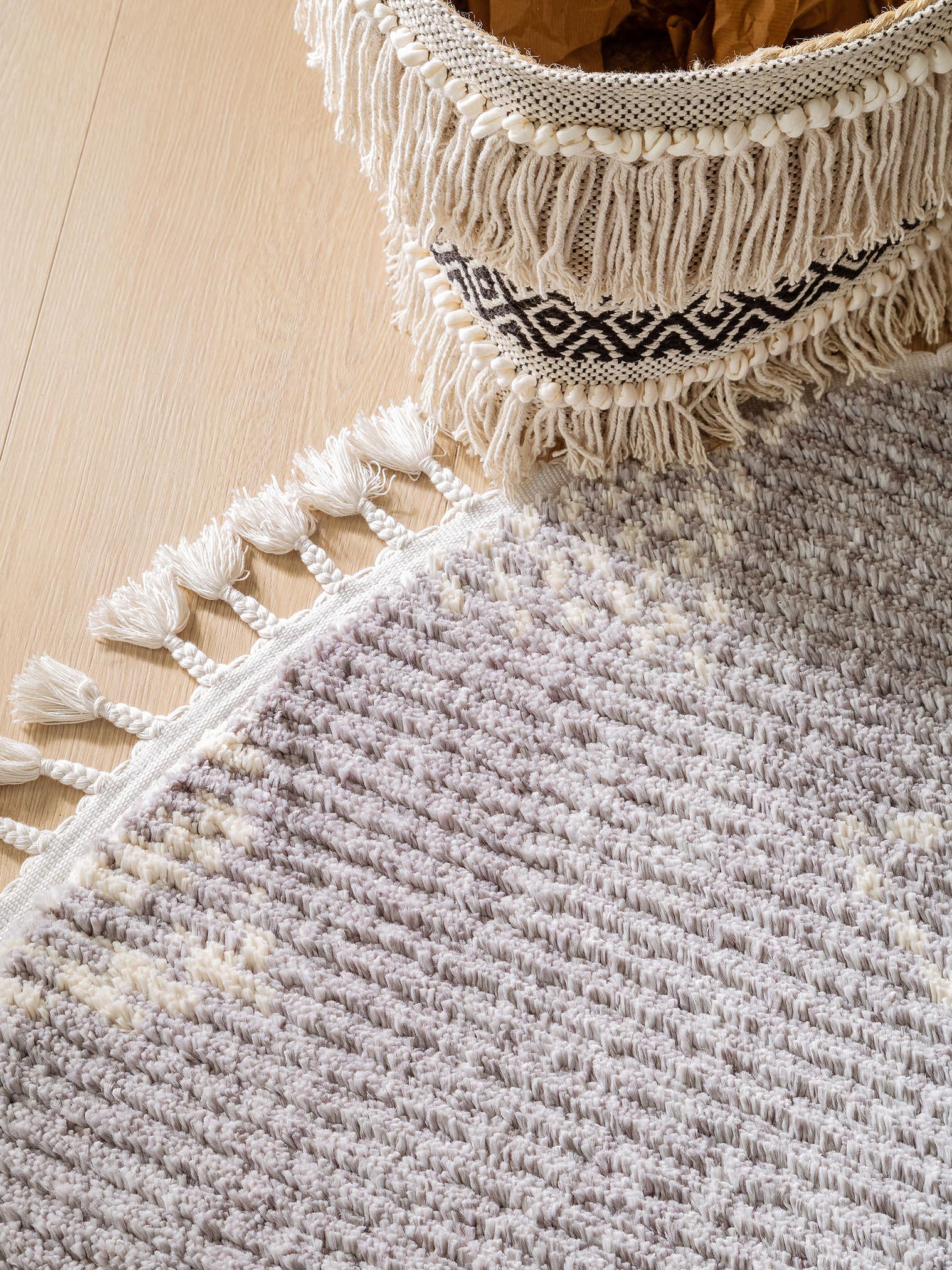 Teppich aus 100% Polyester in Grau mit 21 bis 30 mm hohem Flor von benuta Pop