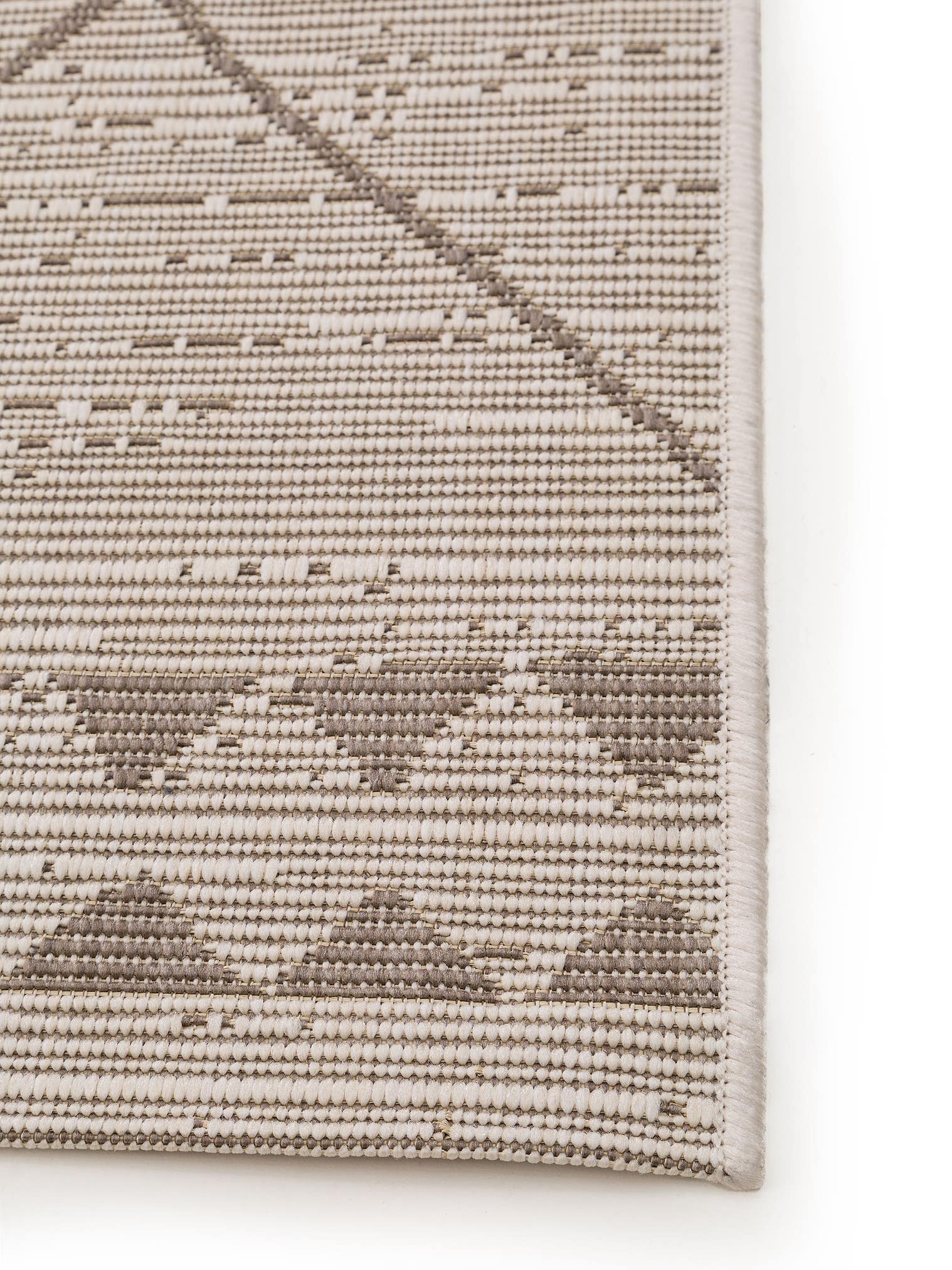 Teppich aus 100% Polypropylen in Beige mit bis 5 mm hohem Flor von benuta Nest