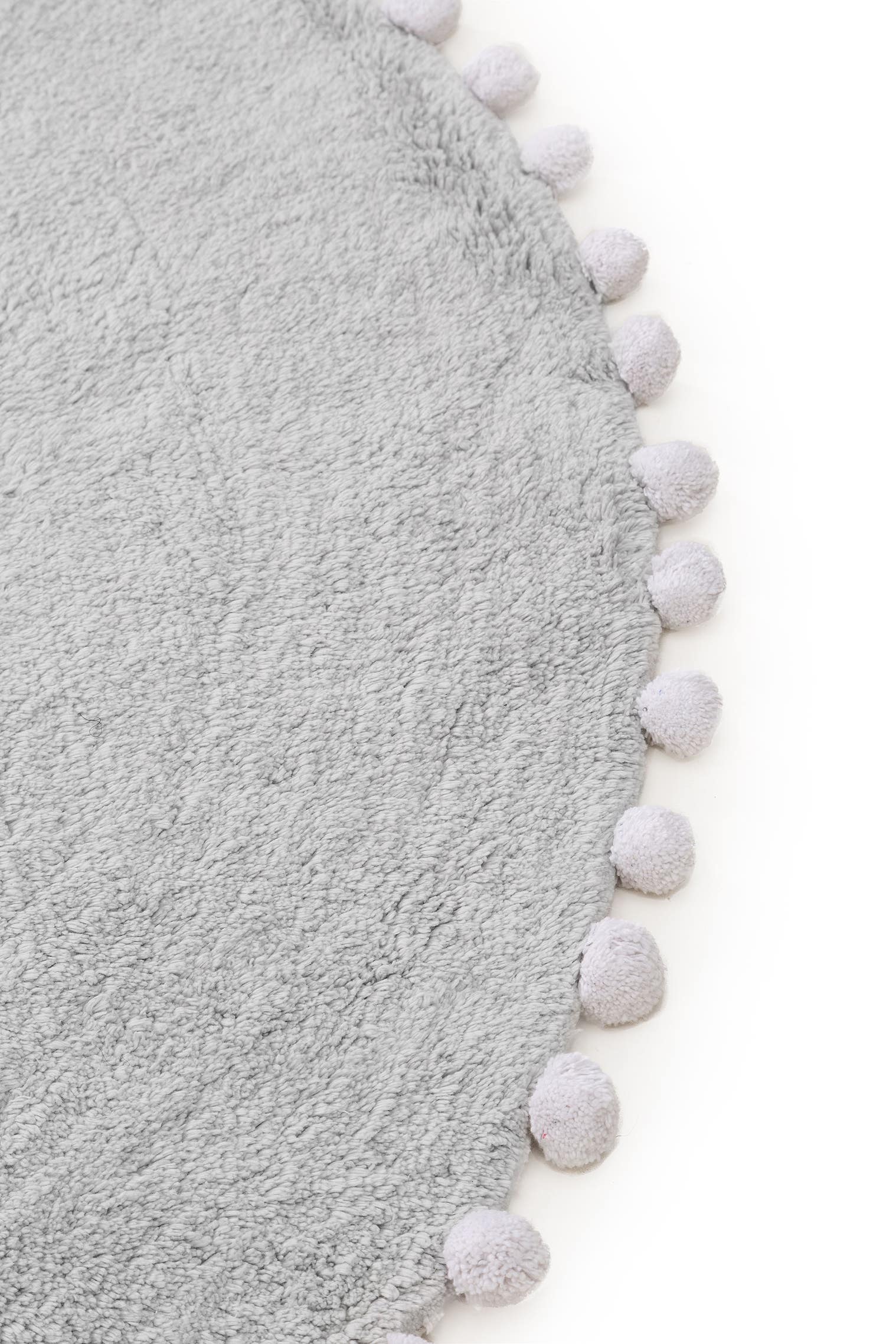Teppich aus 100% Baumwolle in Grau mit 6 bis 10 mm hohem Flor von Lytte