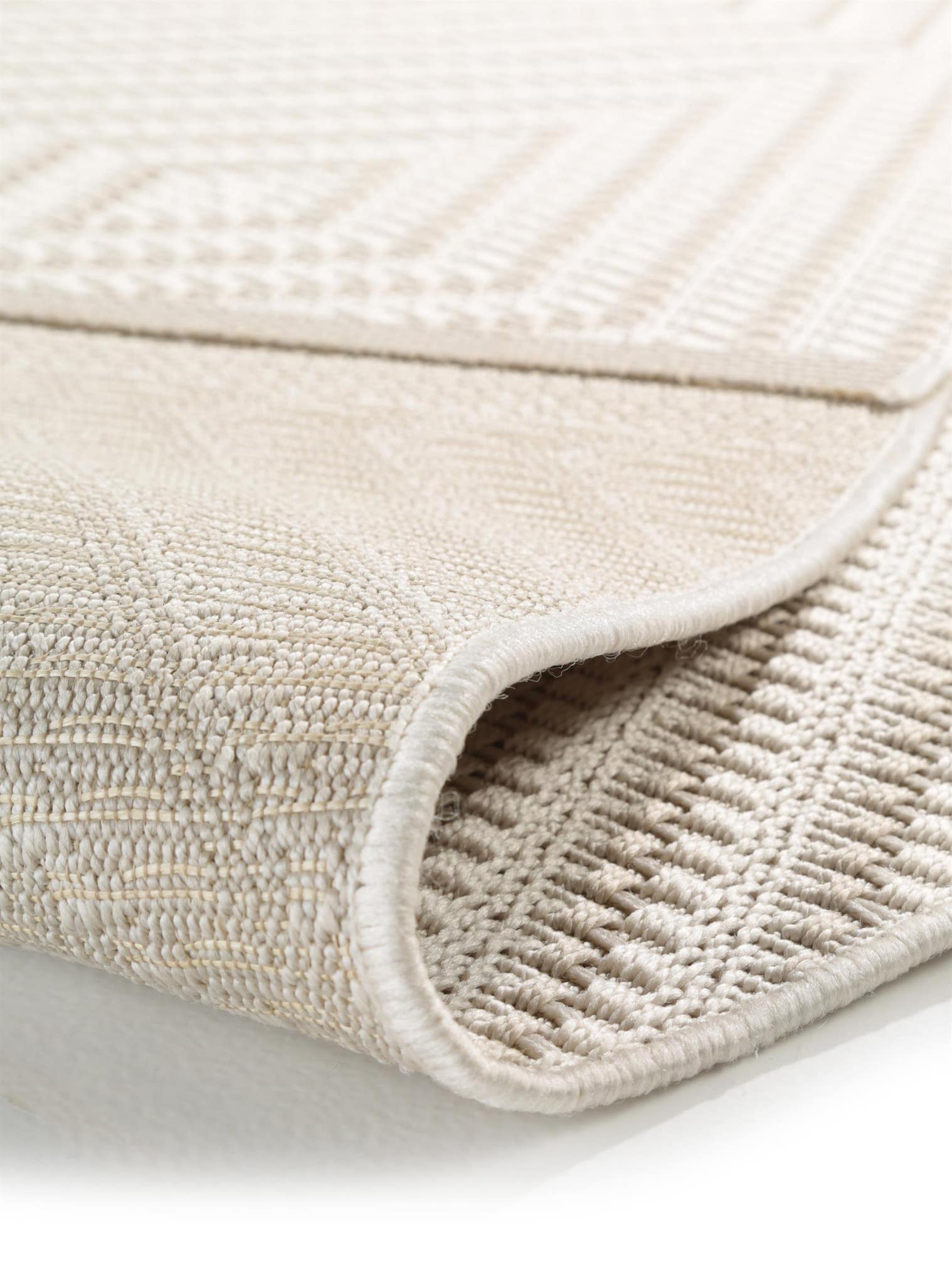 Teppich aus 100% Polypropylen in Weiß mit 6 bis 10 mm hohem Flor von benuta Nest
