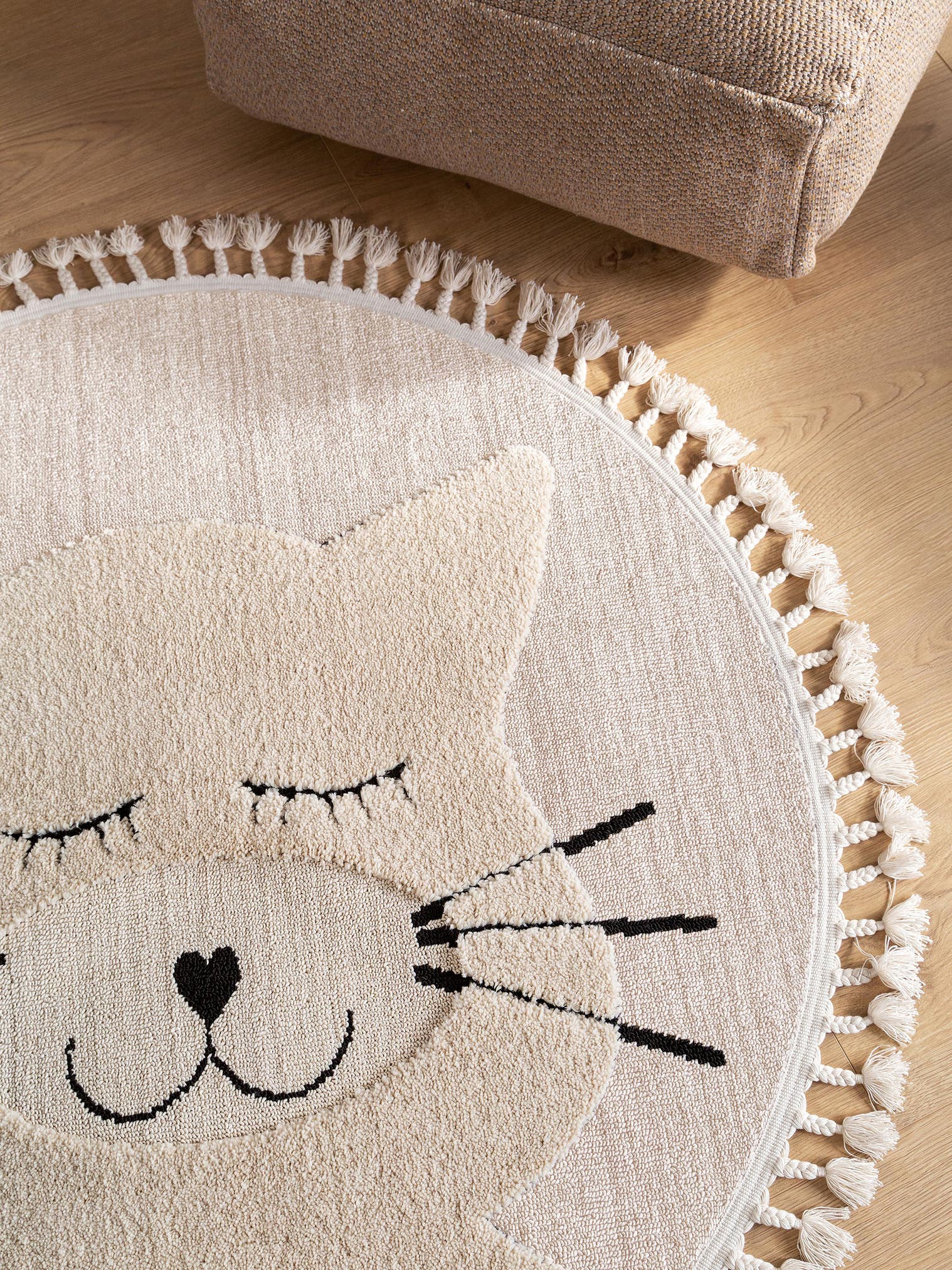 Tapis en 100% Polyester en Beige avec une pile de 11 - 20 mm de hauteur de Lytte