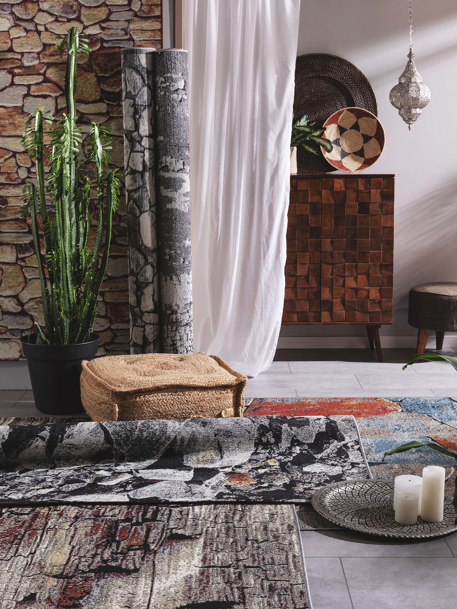 Teppich aus 76% Polypropylen, 24% Polyester in Grau mit bis 5 mm hohem Flor von benuta