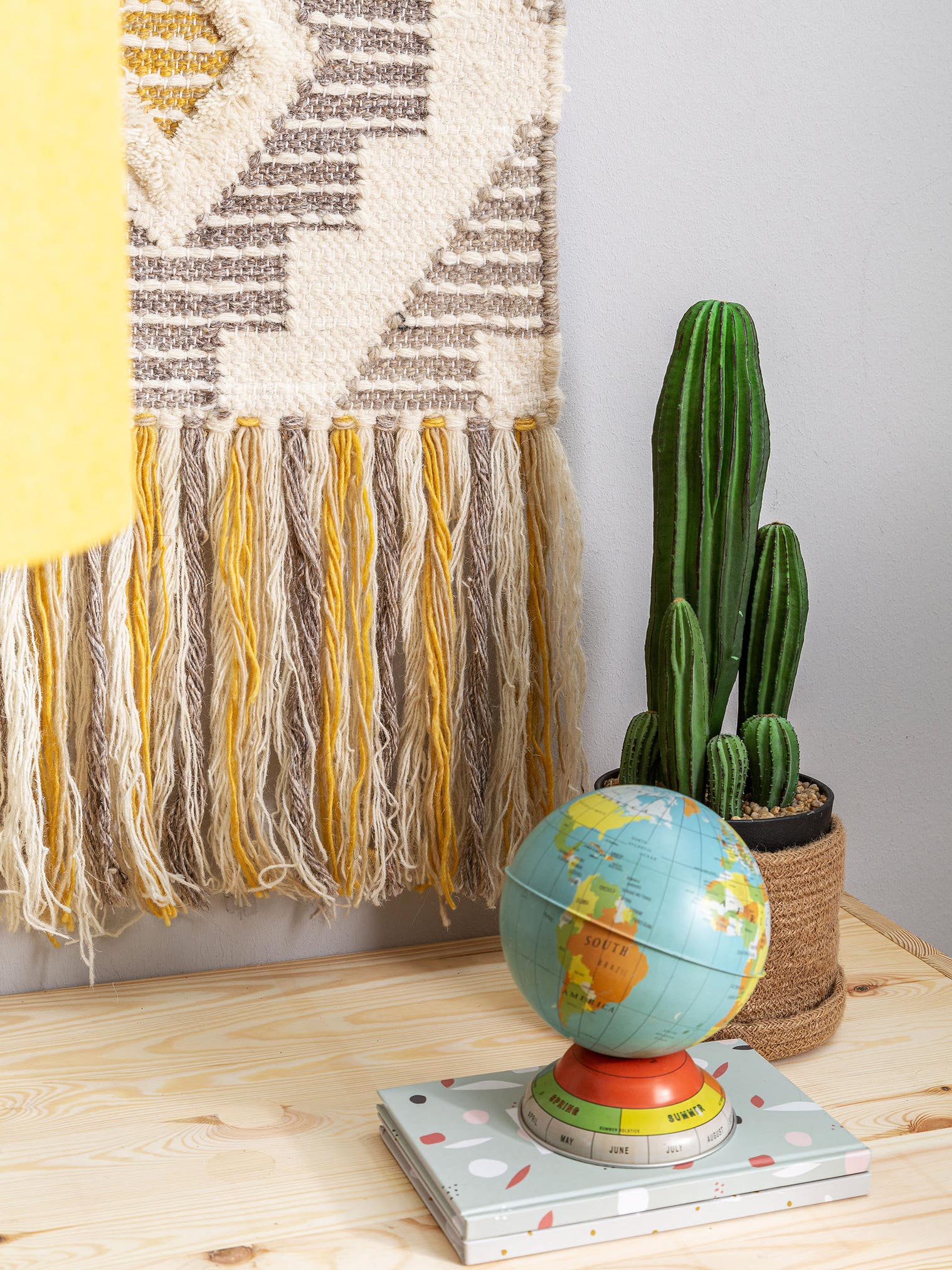 Déco de mur Wanda Jaune en motif Kelim en 70% Laine, 30% Polyester de Lytte