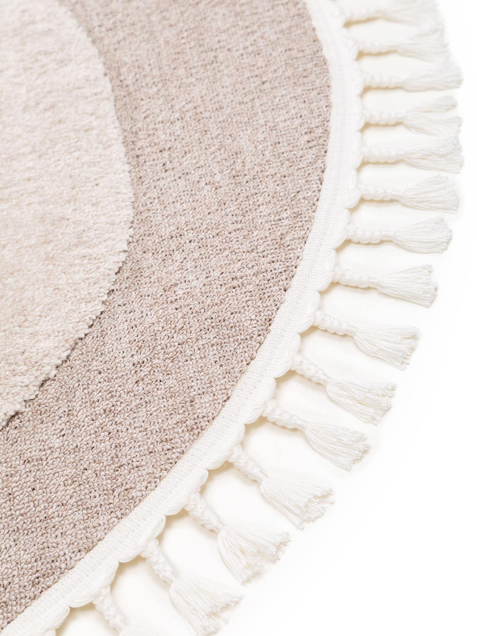 Tapis en 100% Polyester en Beige avec une pile de 11 - 20 mm de hauteur de Lytte