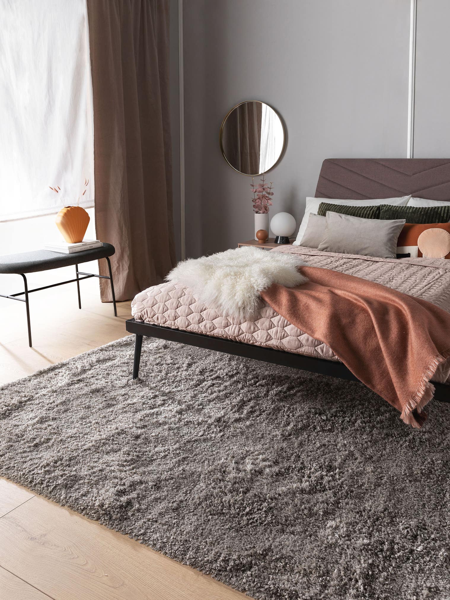 Teppich aus 50% Polyester, 50% Polypropylen in Grau mit 41 bis 50 mm hohem Flor von benuta