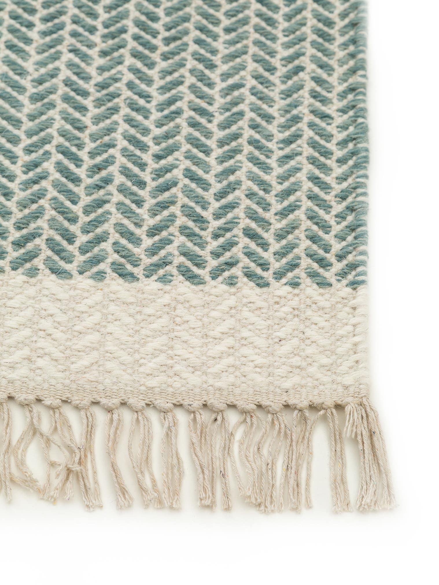 Rug made of 60% Wool, 40% Cotton in Green with a 1- 5 mm high pile by benuta Pure