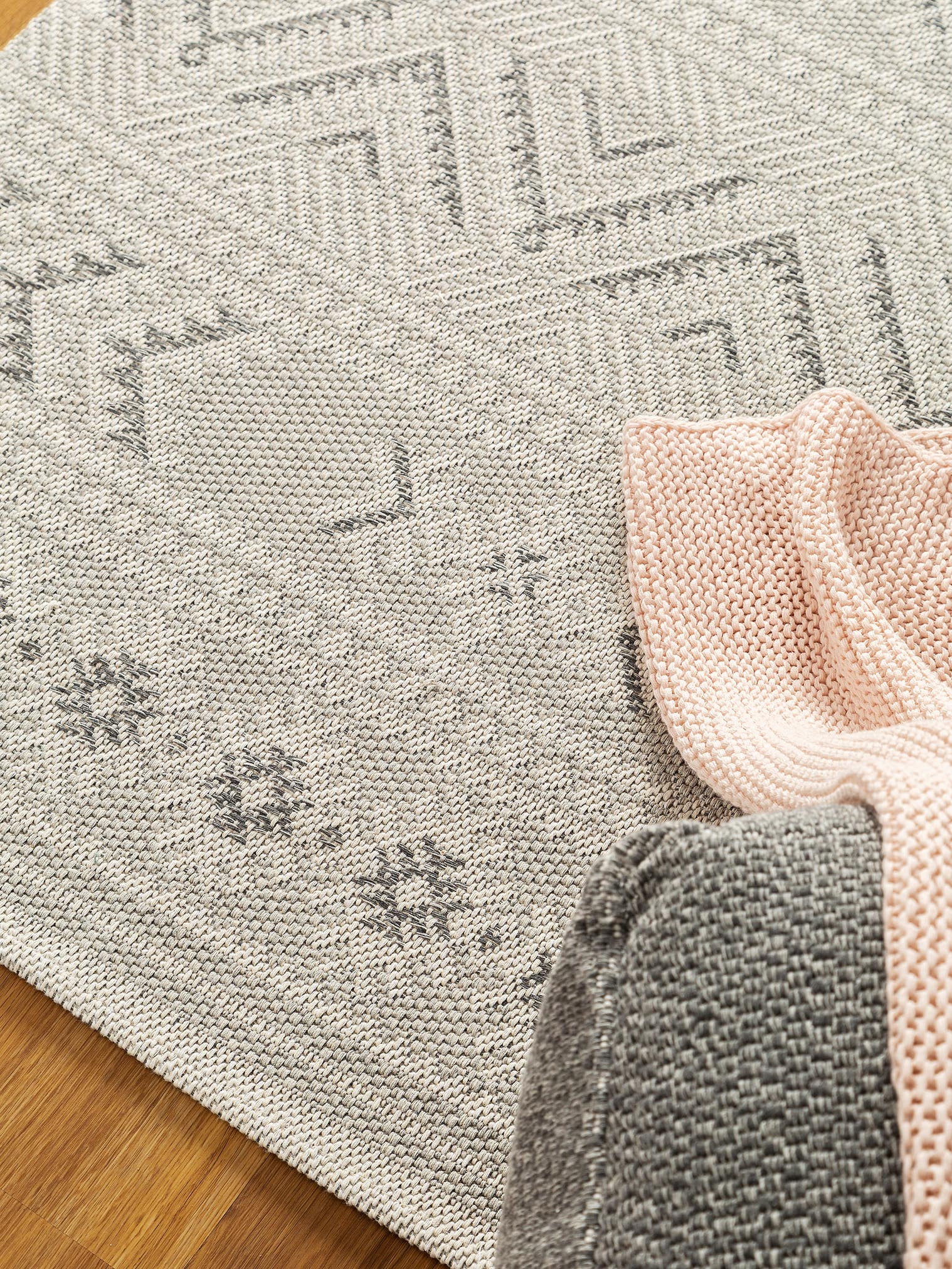 Teppich aus 100% Baumwolle in Grau mit bis 5 mm hohem Flor von benuta