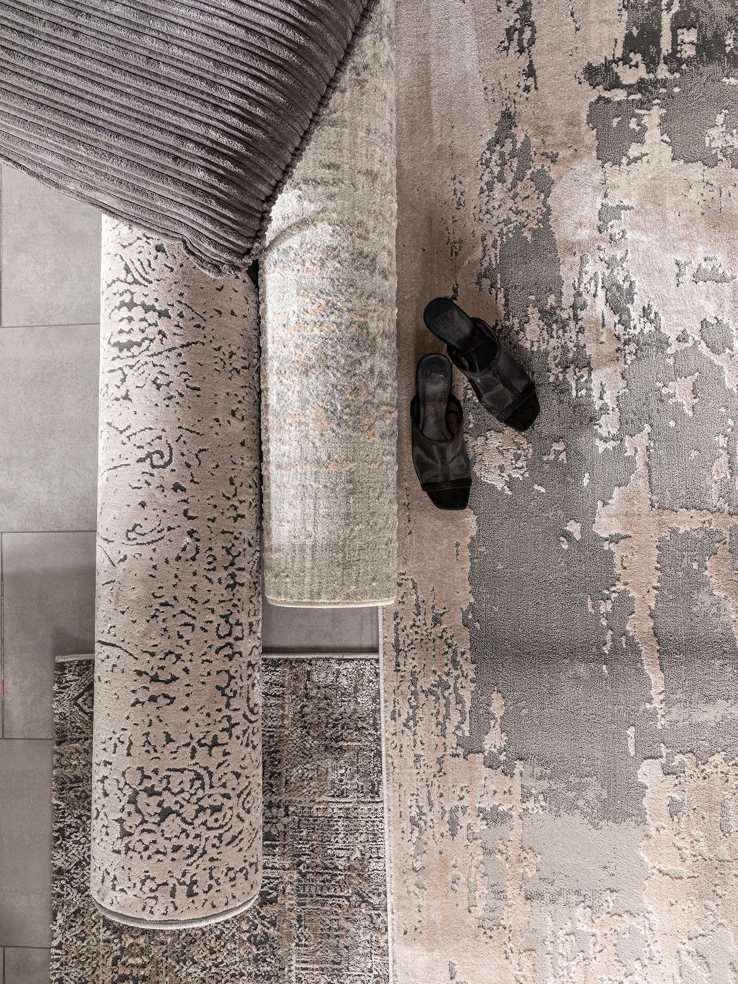 Tapis en 100% Polyester en Gris avec une pile de 6 - 10 mm de hauteur de benuta