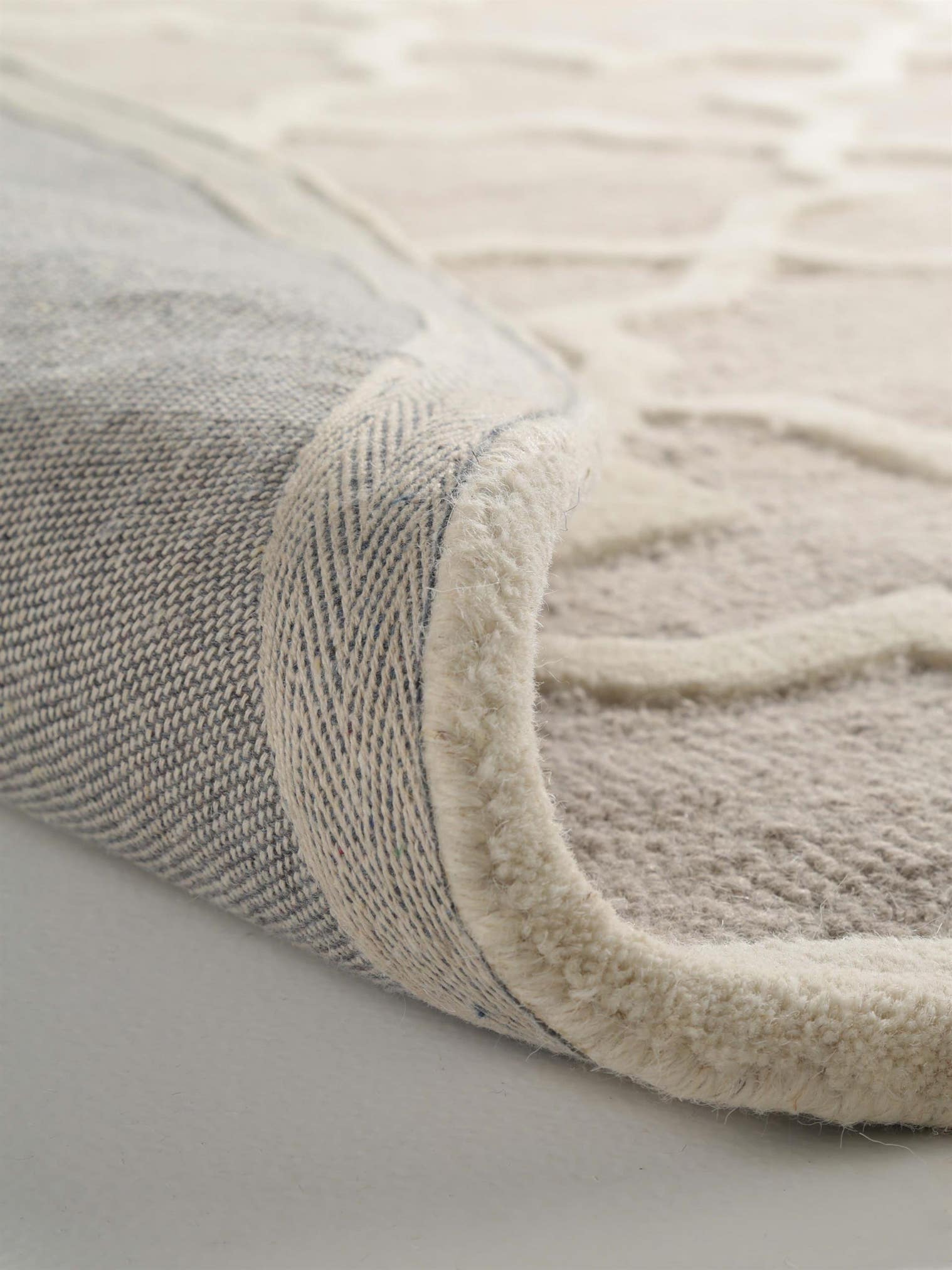Teppich aus 100% Wolle in Grau mit 11 bis 20 mm hohem Flor von benuta Pure