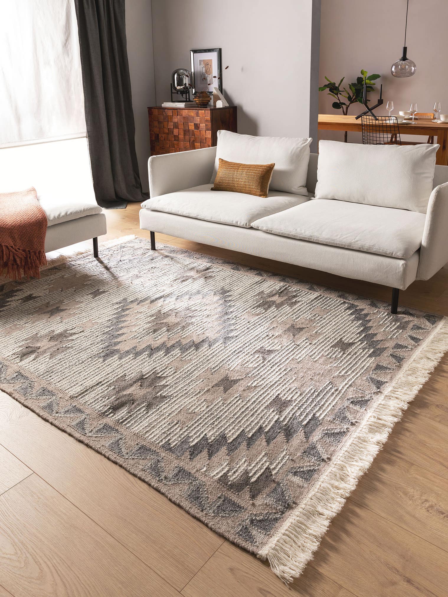 Teppich aus 70% Wolle, 30% Polyester in Grau mit bis 5 mm hohem Flor von benuta Pure