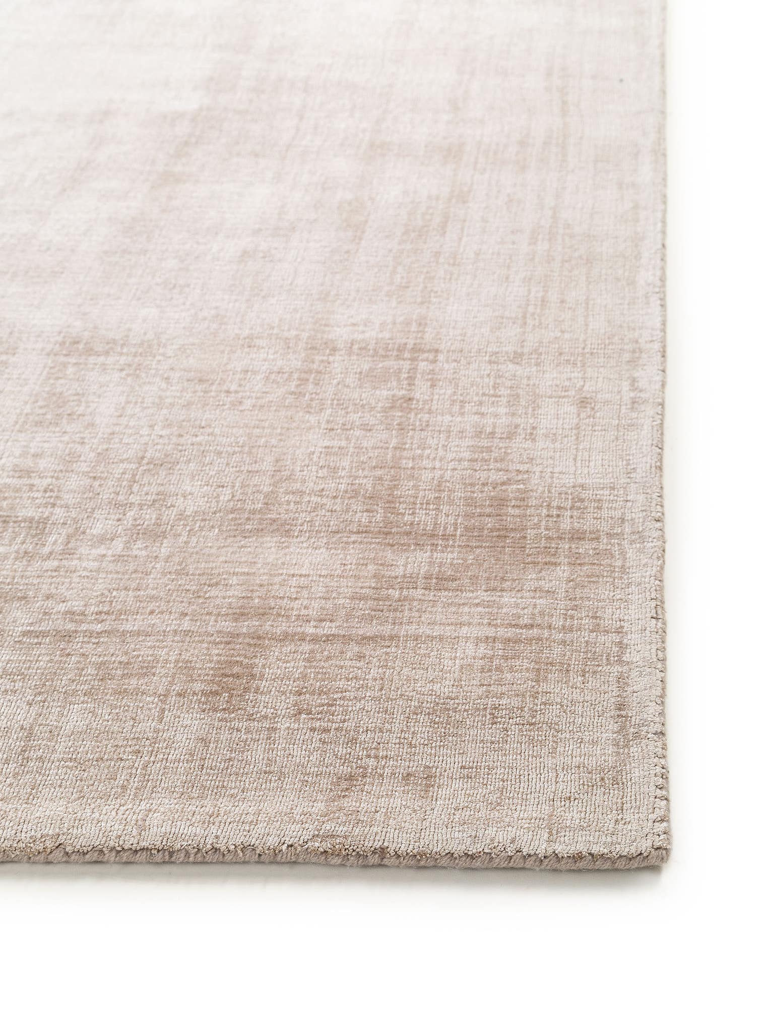 Tapijt van 100% Viscose in Beige met een 6 - 10 mm hoge pool van benuta Finest