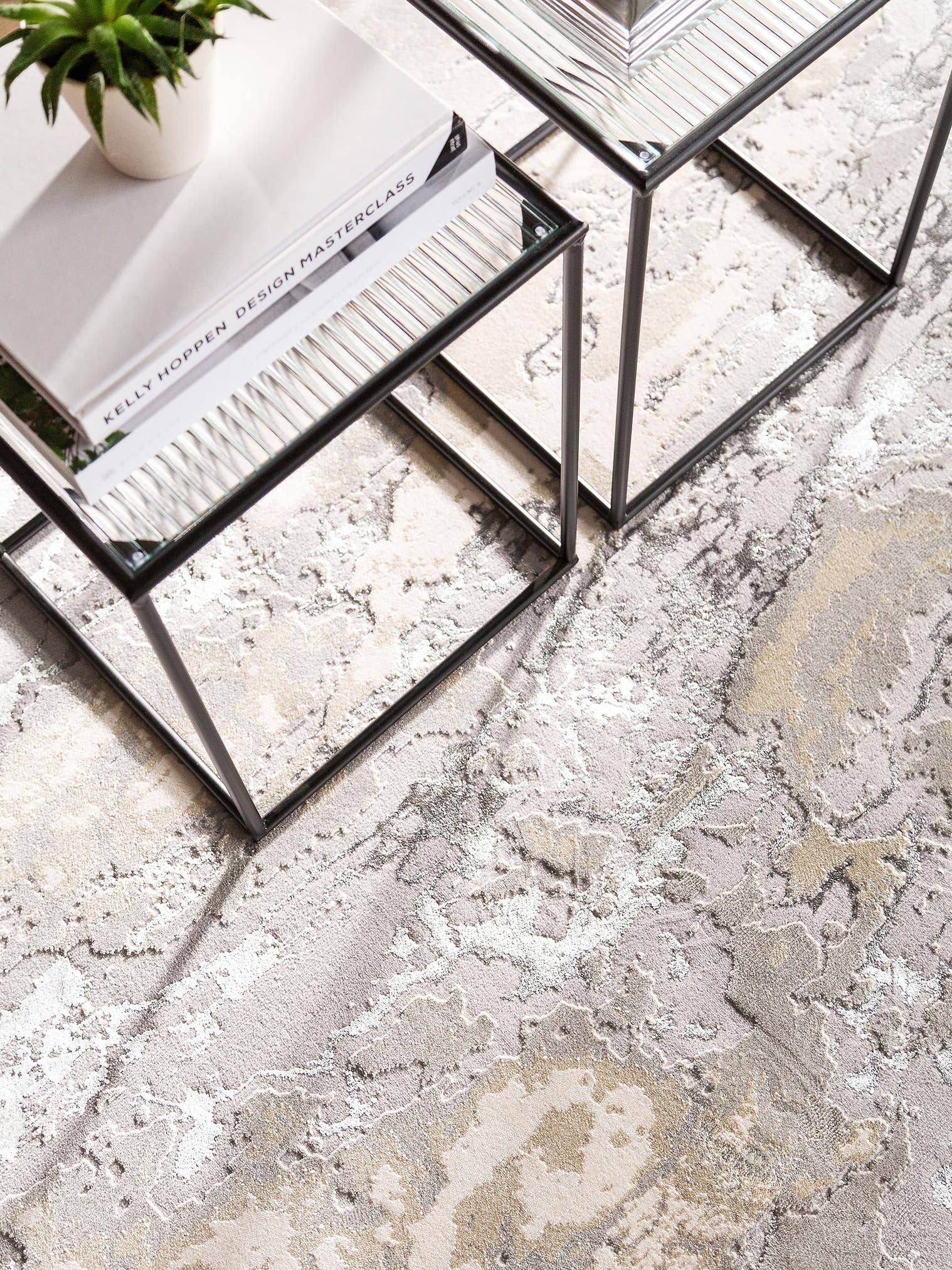 Teppich aus 60% Polypropylen, 40% Polyester in Grau mit 6 bis 10 mm hohem Flor von benuta Nest
