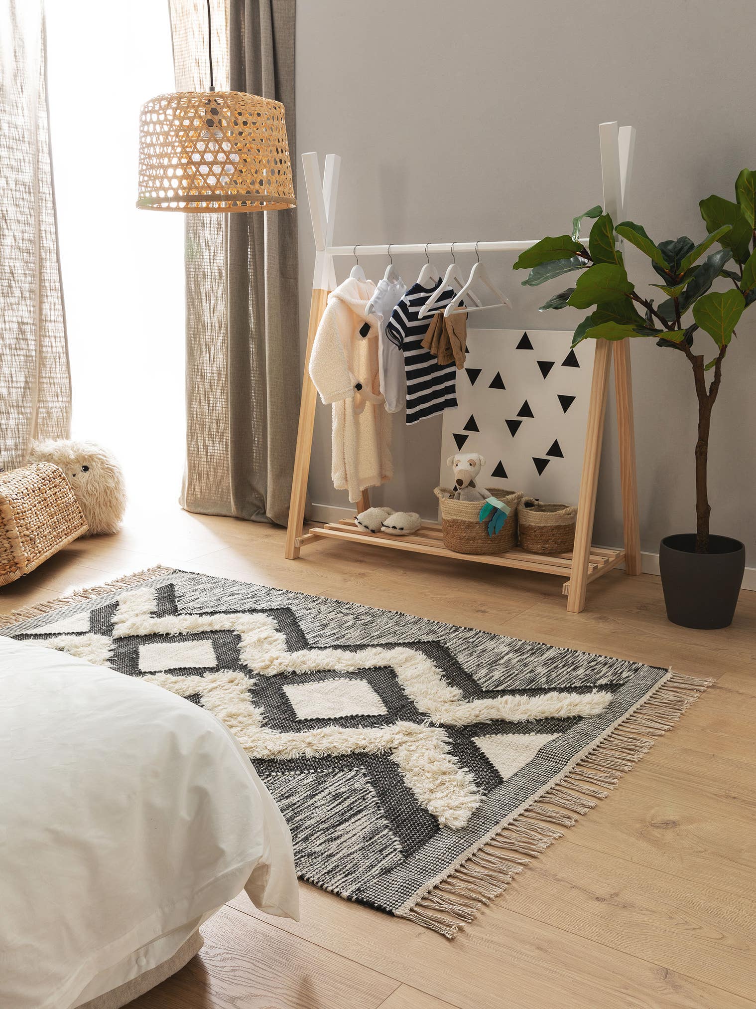 Teppich aus 80% Wolle, 20% Baumwolle in Grau mit 11 bis 20 mm hohem Flor von Lytte