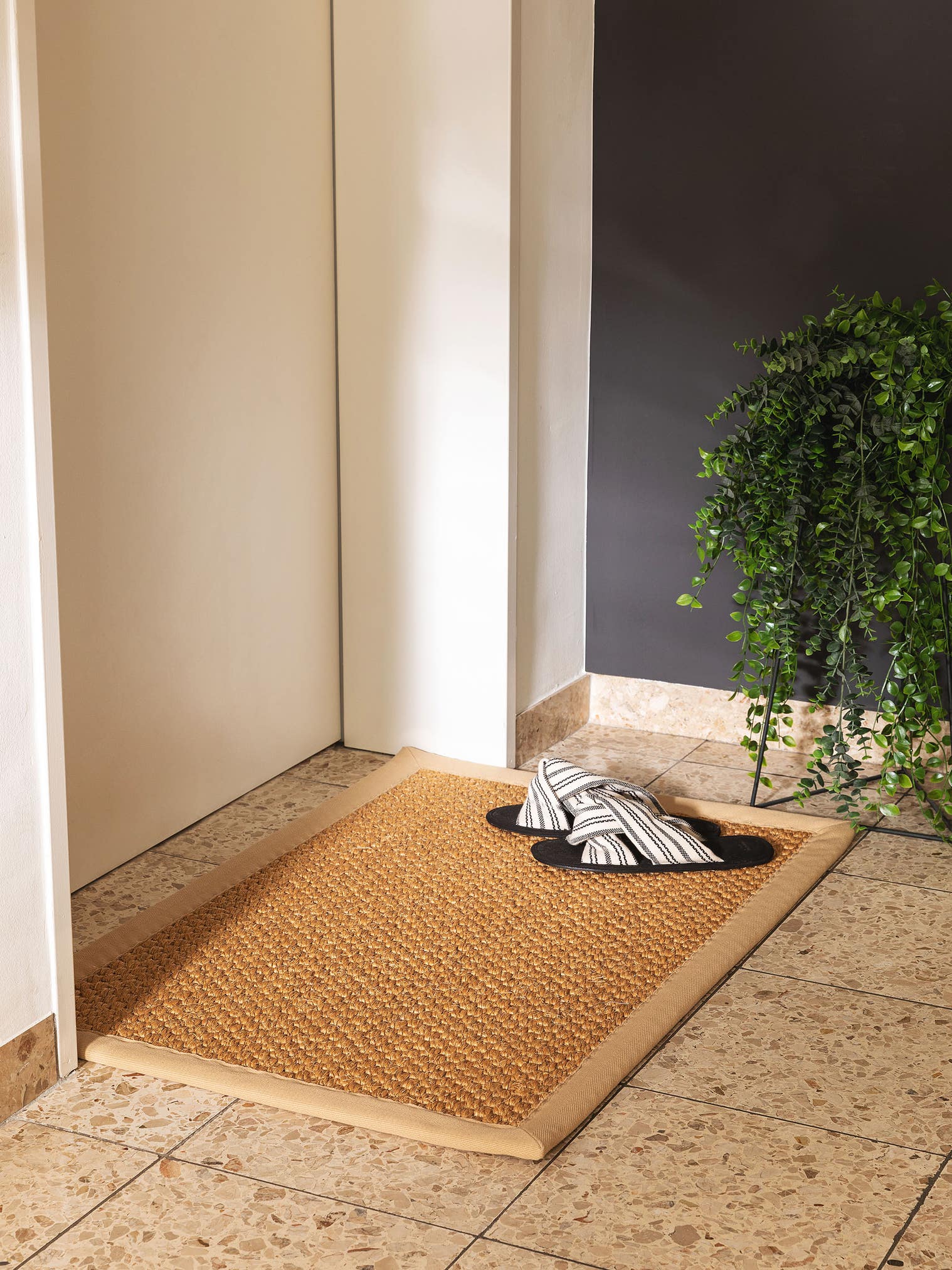 Tappeto di 100% Sisal in Beige con pelo alto 1- 5 mm da benuta Pure