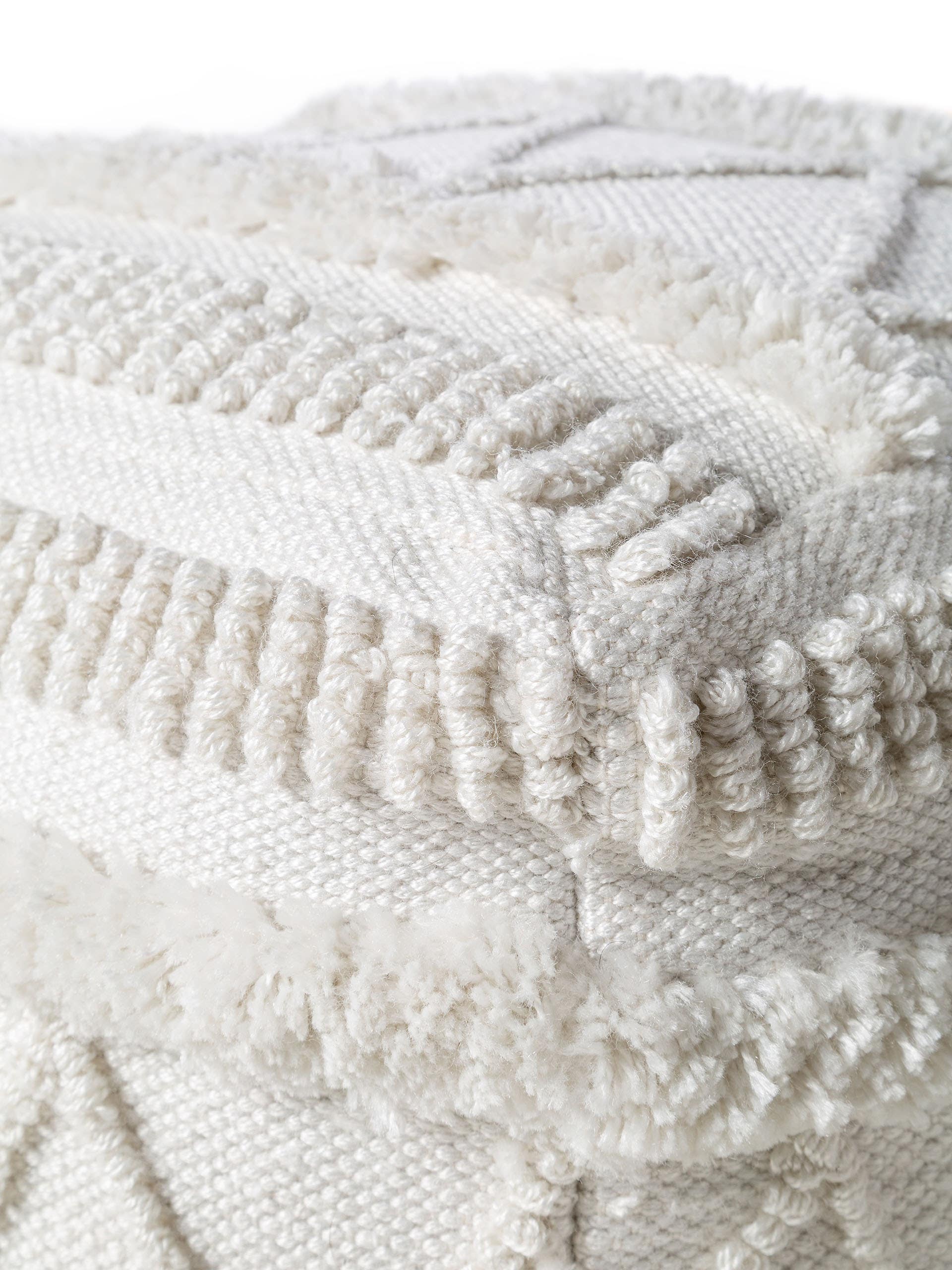 Inom-/utomhus pouf Toni Ivory med Berber-design i 100% Polyester från benuta Pure