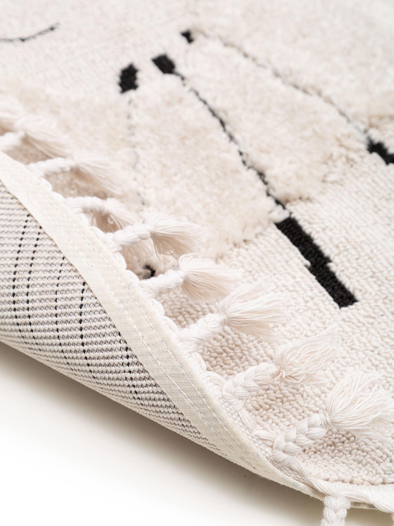Tapis en 100% Polyester en Beige avec une pile de 11 - 20 mm de hauteur de Lytte