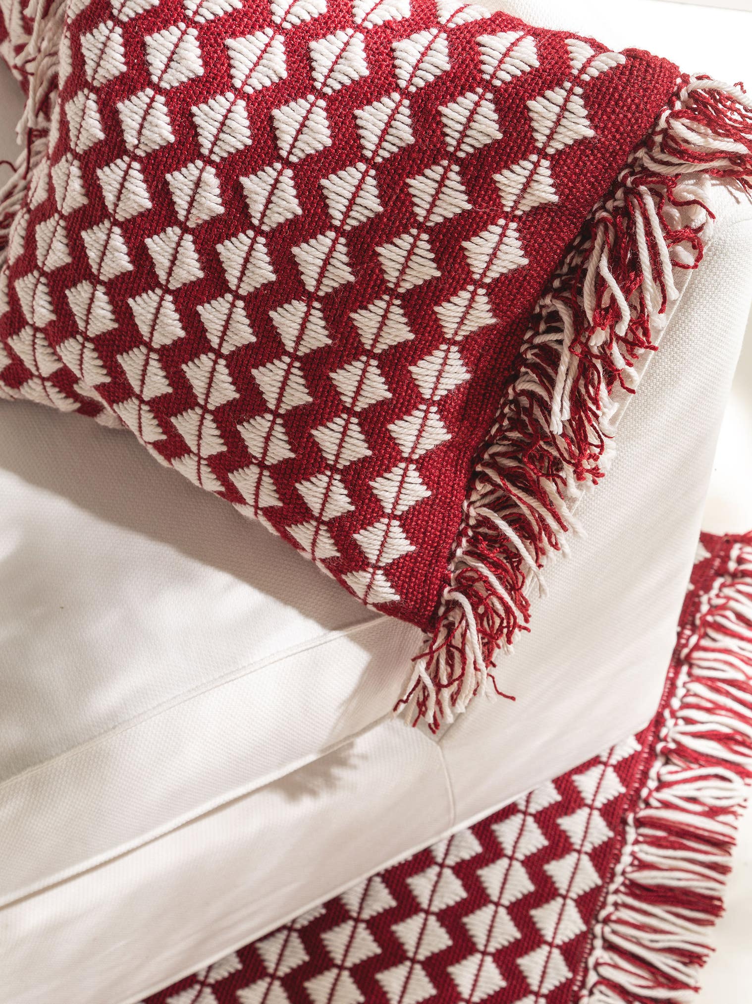 Cuscino per interno ed esterno Morty Rosso in Geometrico-ontwerp van 100% poliestere (riciclaggio PET) door benuta Pure