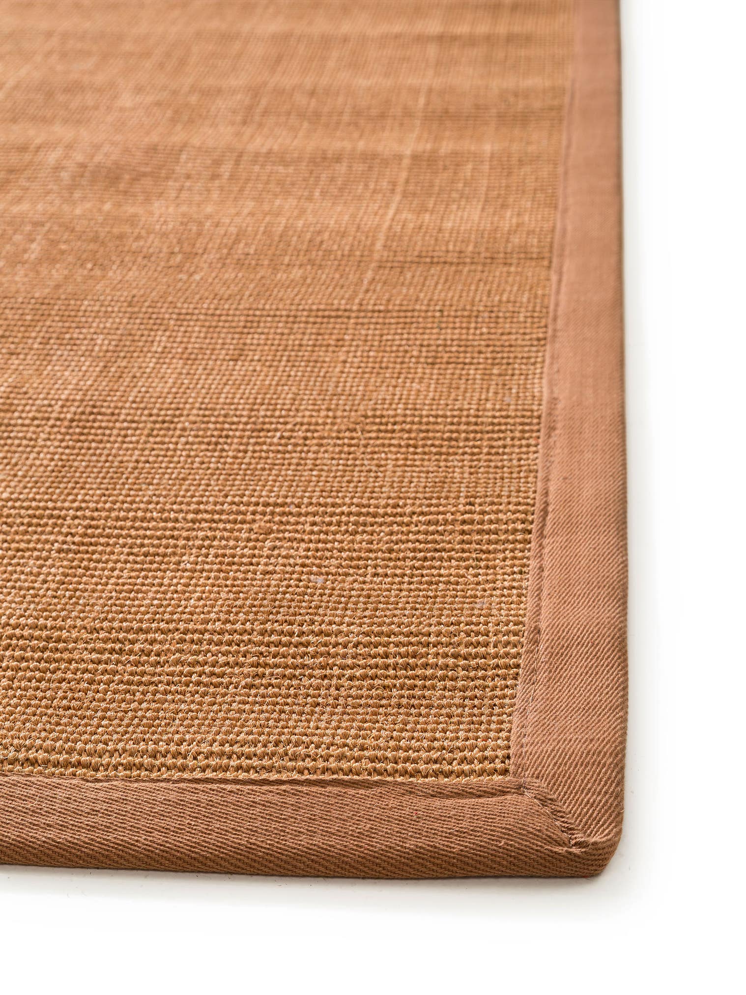 Teppich aus 100% Sisal in Braun mit 6 bis 10 mm hohem Flor von benuta