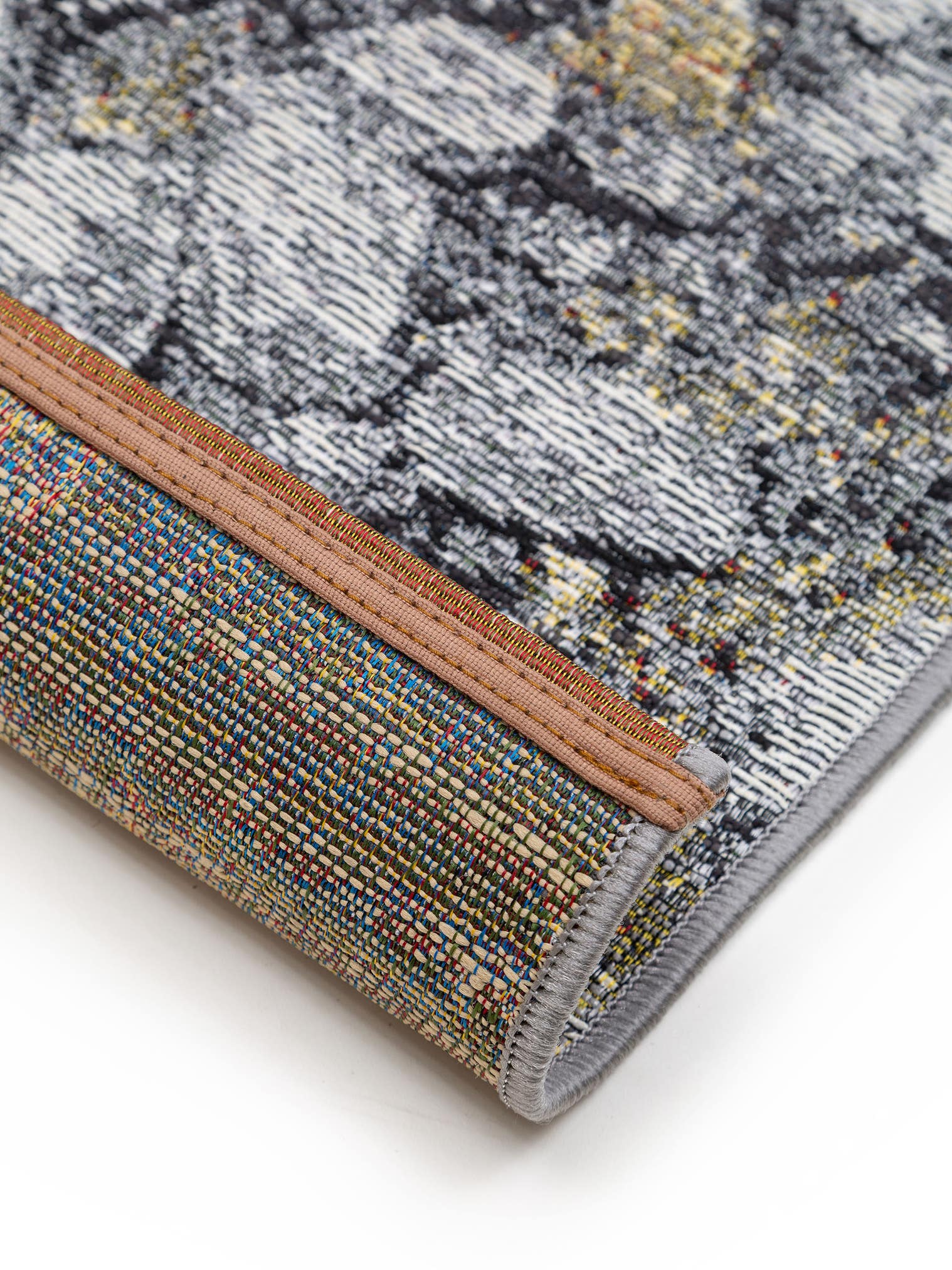 Teppich aus 76% Polypropylen, 24% Polyester in Grau mit bis 5 mm hohem Flor von benuta