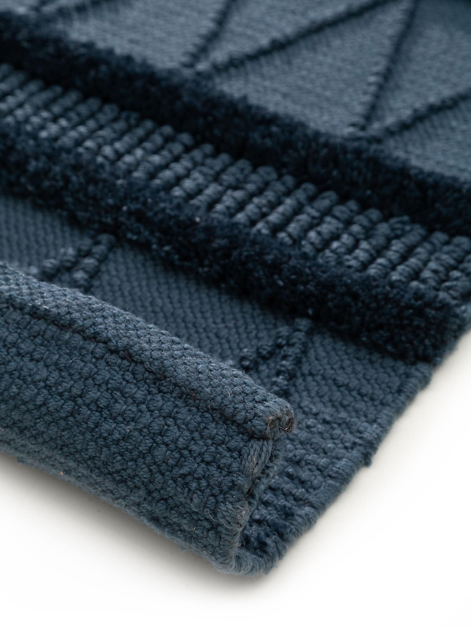 Matta av 100% Polyester i Blå med 41 - 50 mm hög lugg från benuta Pure