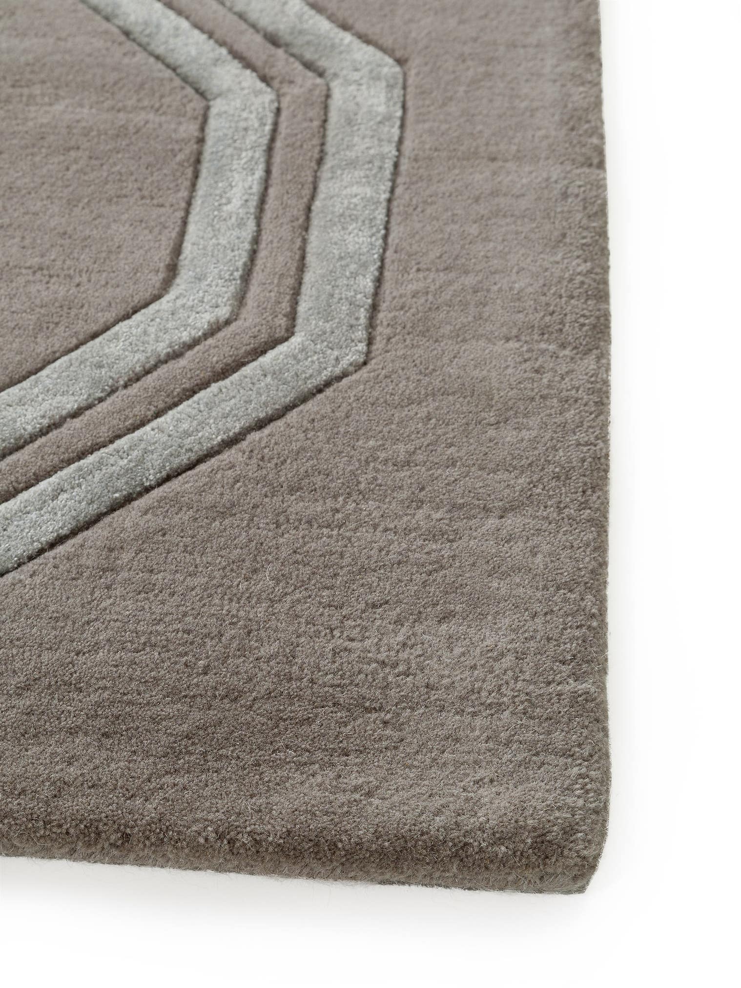Teppich aus 70% Wolle, 30% Viskose in Grau mit 11 bis 20 mm hohem Flor von benuta Finest