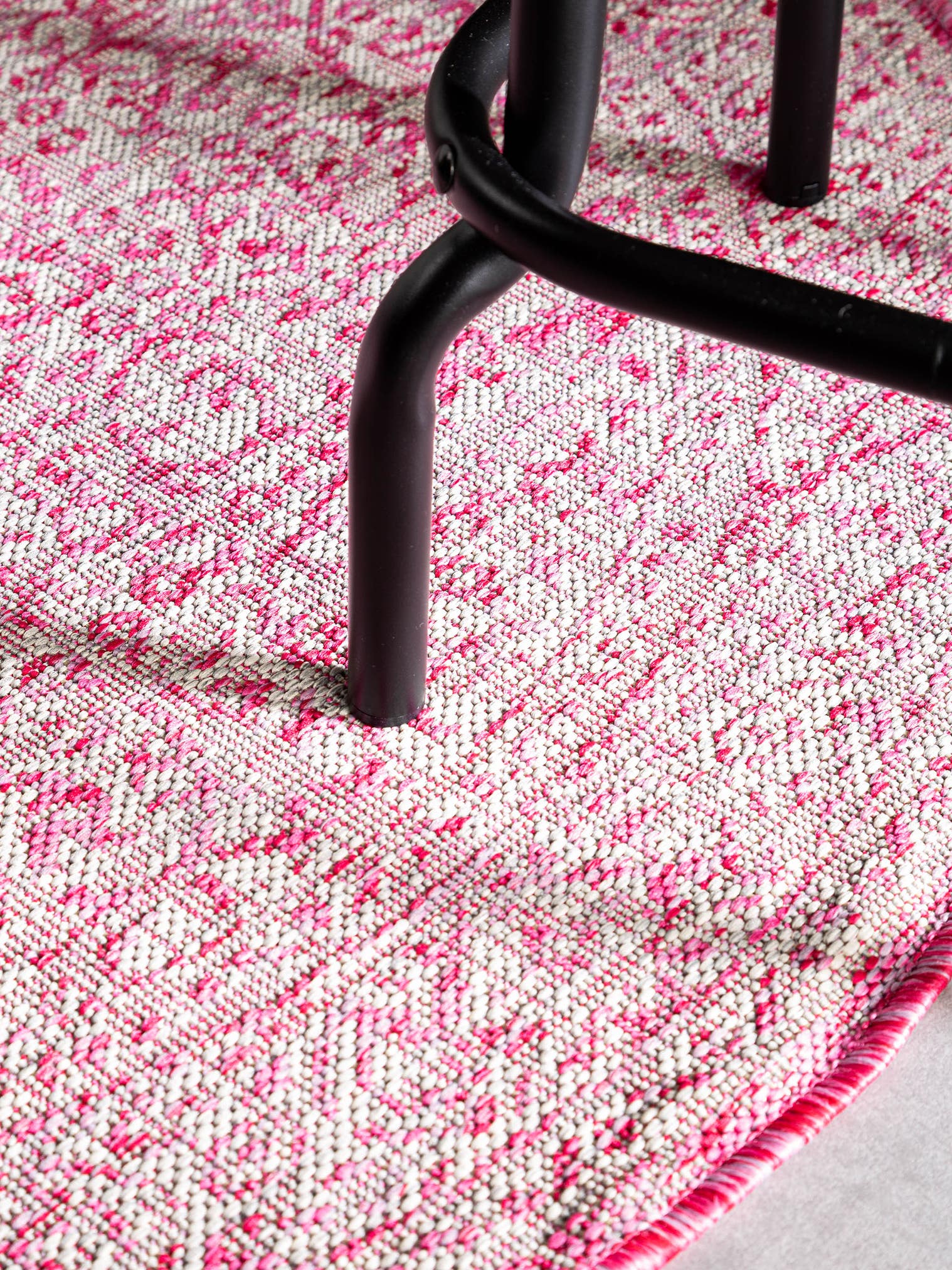 Tapijt van 100% Polypropyleen in Roze met een 1- 5 mm hoge pool van benuta Nest
