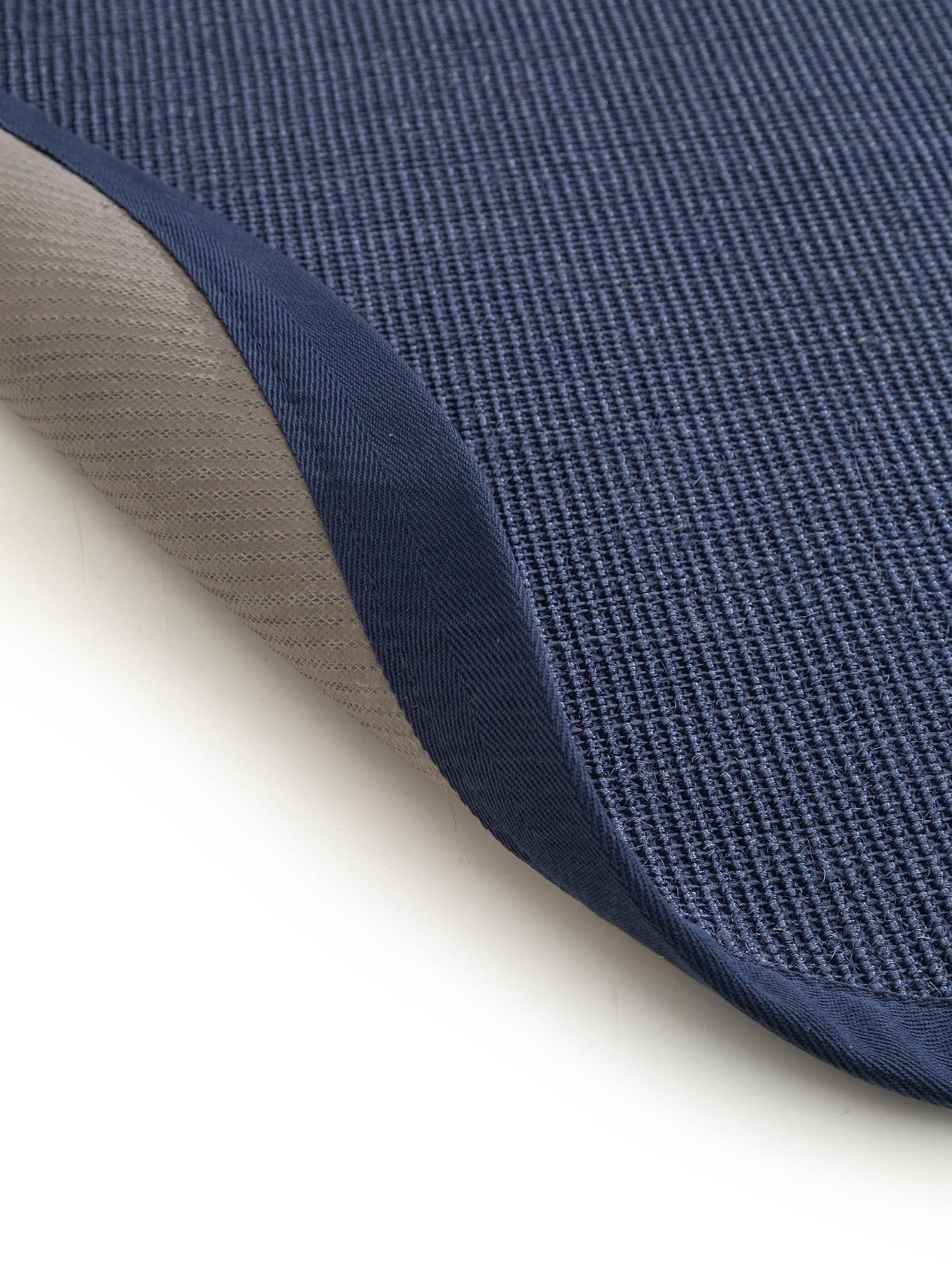Tapis en 100% Sisal en Bleu avec une pile de 1- 5 mm de hauteur de benuta Nest