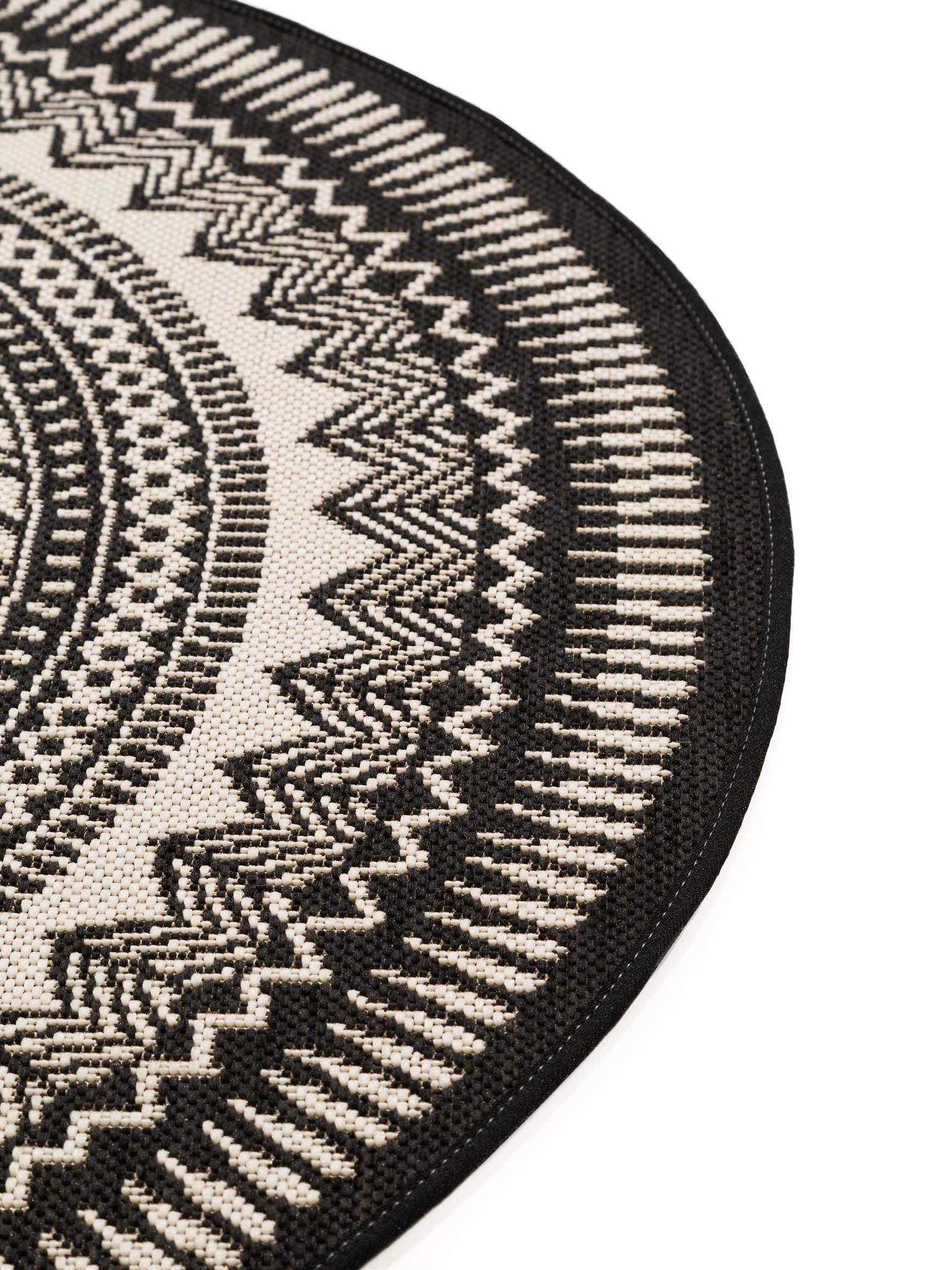 Teppich aus 100% Polypropylen in Schwarz/Weiß mit 6 bis 10 mm hohem Flor von benuta Nest
