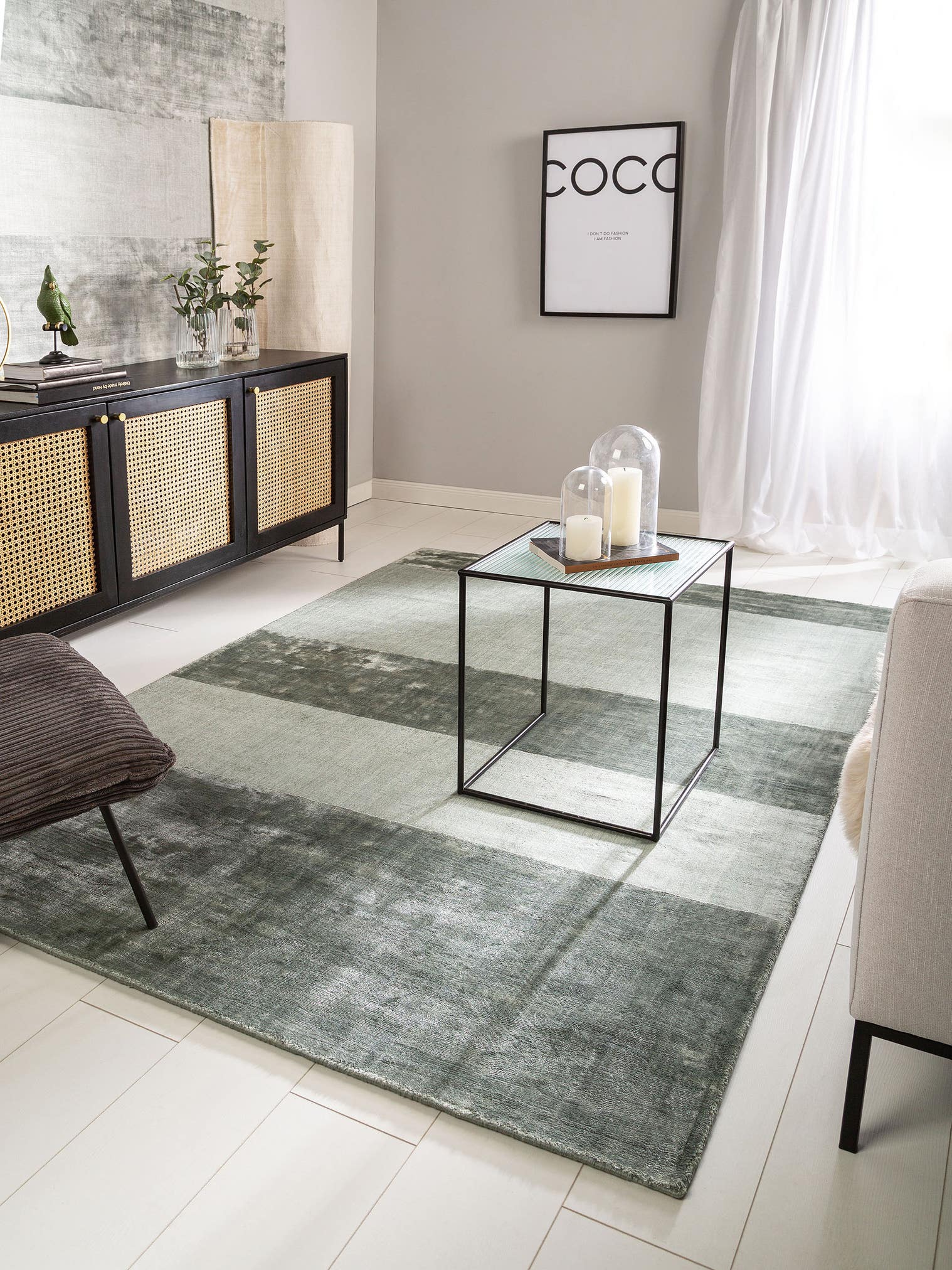 Teppich aus 100% Viskose in Grün mit 6 bis 10 mm hohem Flor von benuta Pure