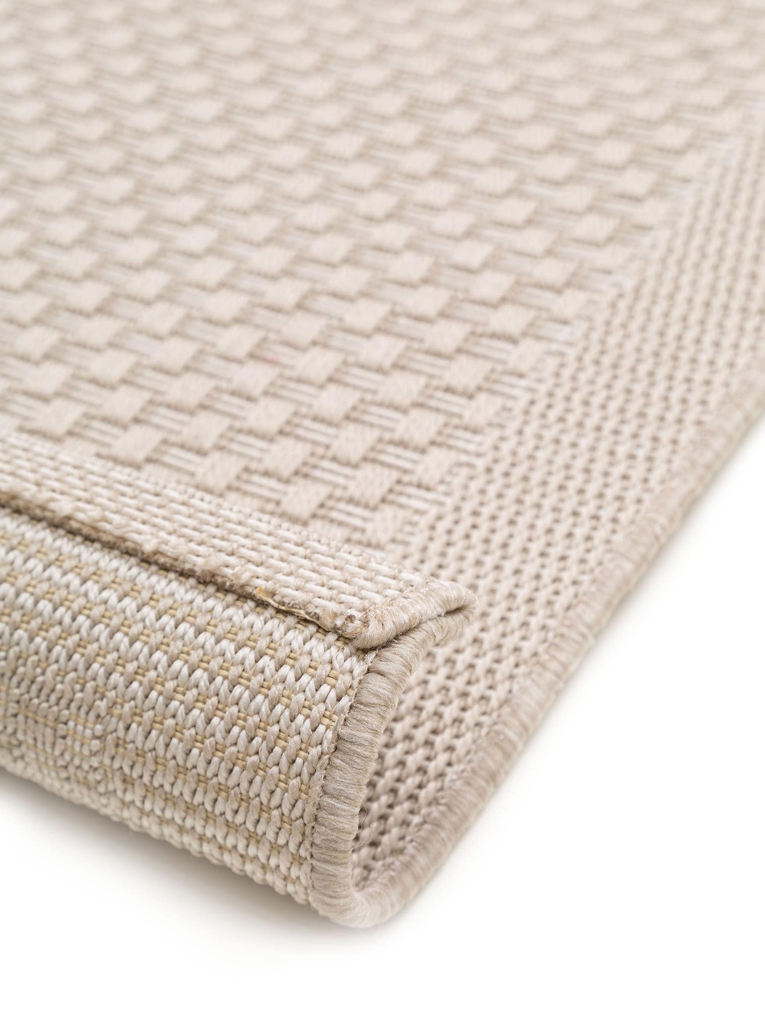 Teppich aus 100% Polypropylen in Weiß mit 6 bis 10 mm hohem Flor von benuta Nest