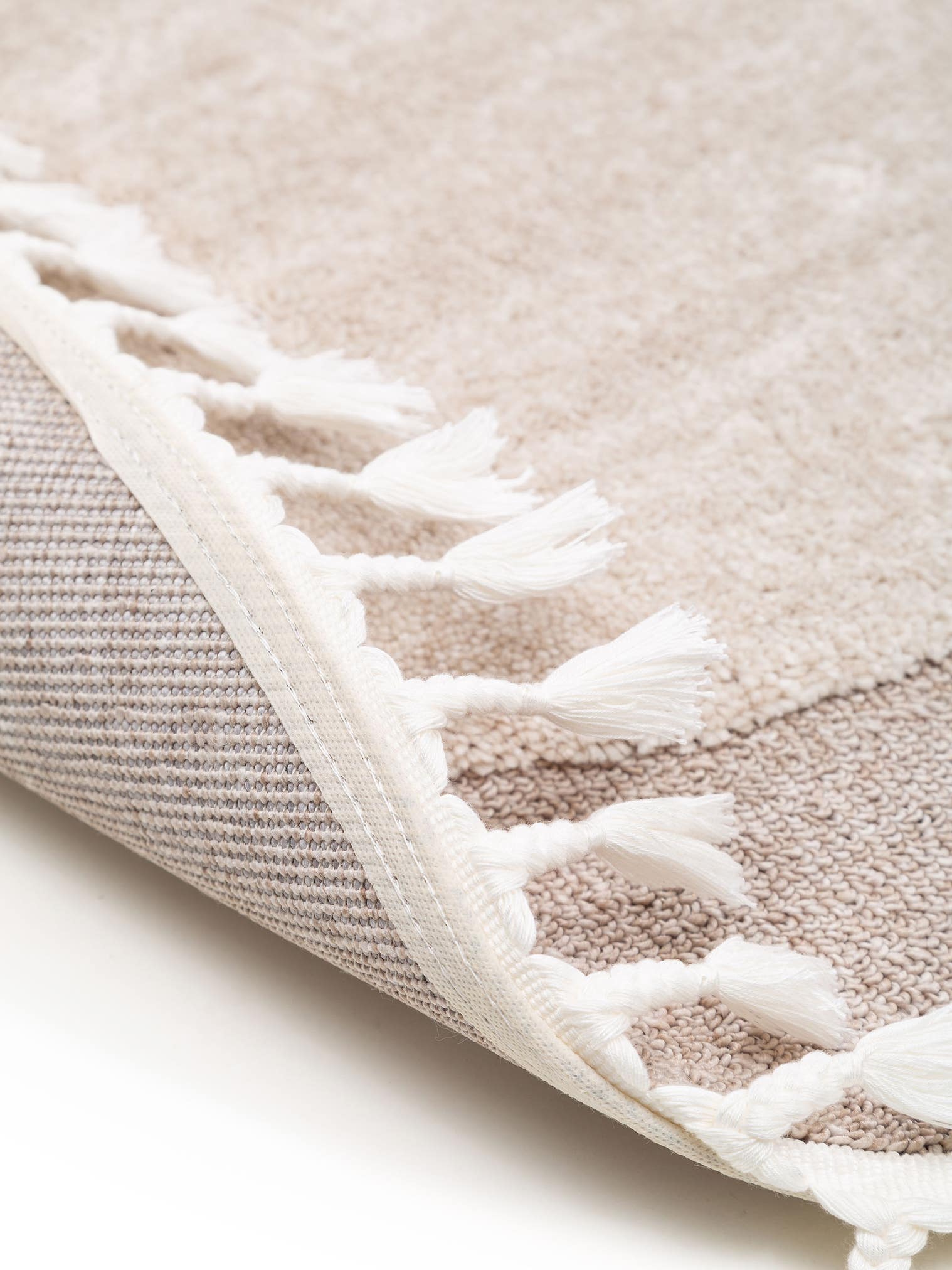 Tapis en 100% Polyester en Beige avec une pile de 11 - 20 mm de hauteur de Lytte