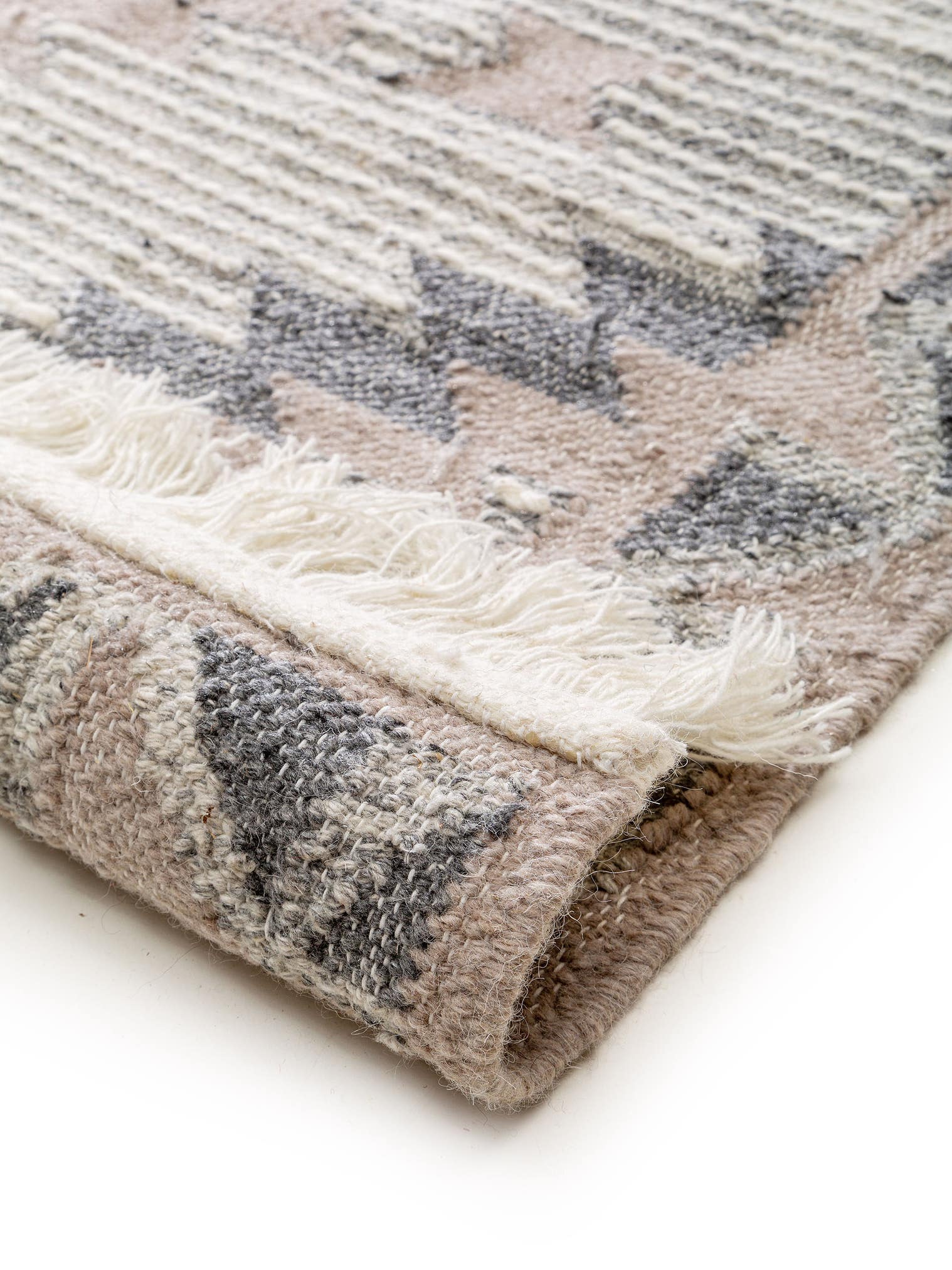 Teppich aus 70% Wolle, 30% Polyester in Grau mit bis 5 mm hohem Flor von benuta Pure