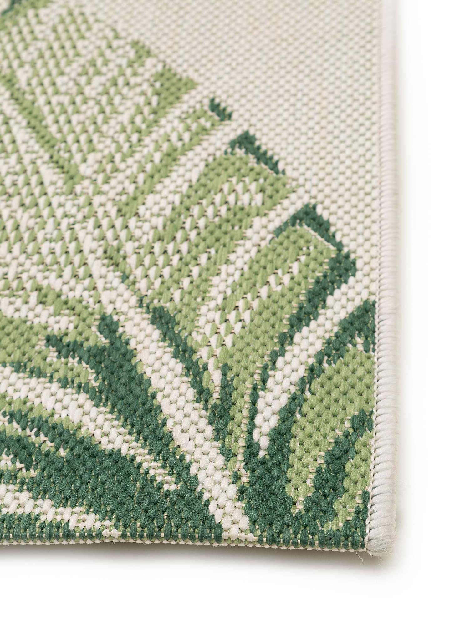 Tapijt van 100% Polypropyleen in Groen met een 1- 5 mm hoge pool van benuta Nest