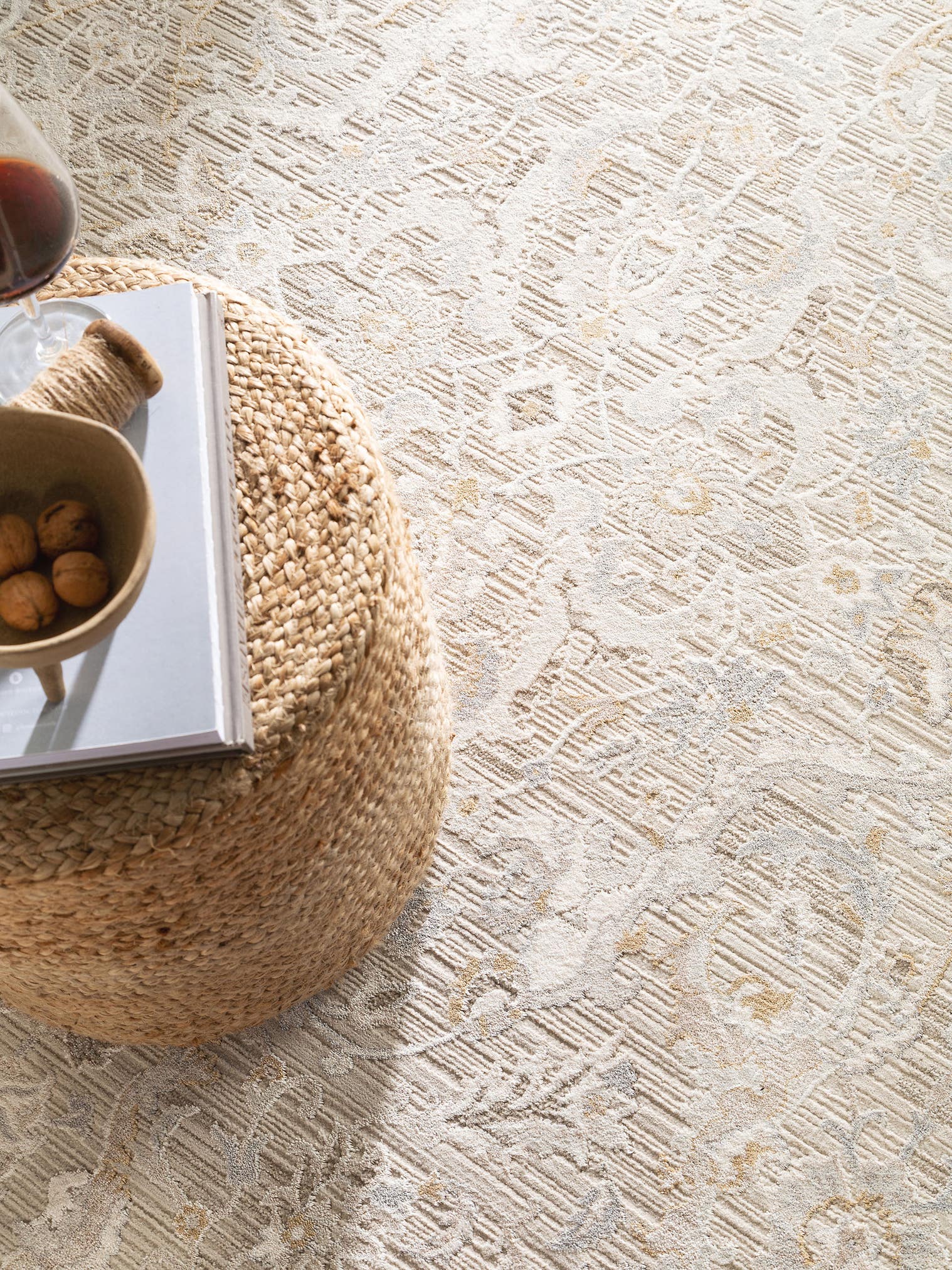 Teppich aus 65% Viskose, 35% Polyester in Beige mit 6 bis 10 mm hohem Flor von benuta Nest