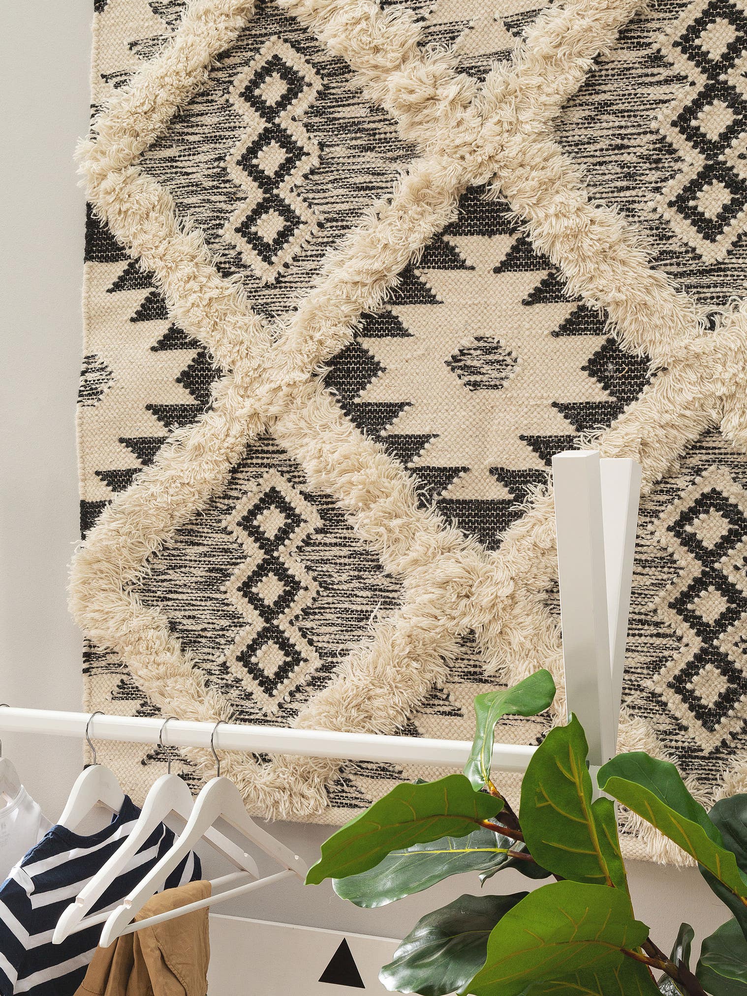 Tapis en 80% laine, 20% coton en Noir & Blanc avec une pile de 11 - 20 mm de hauteur de Lytte