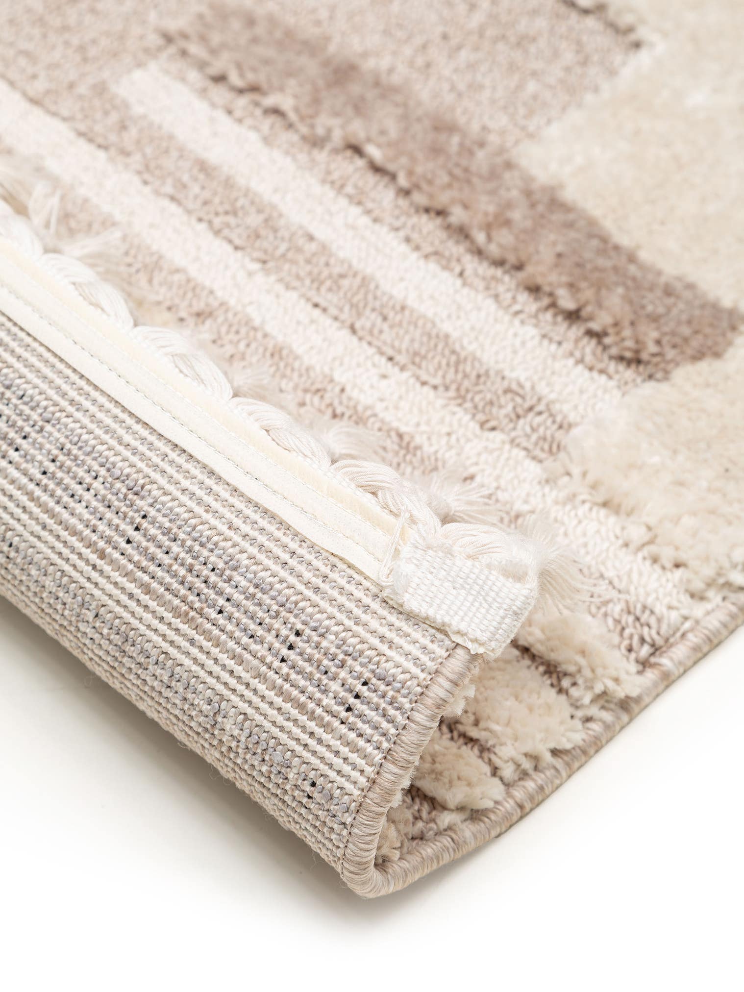 Teppe av 100 % polyester i Beige med 11 til 20 mm høy lugg fra benuta Pop