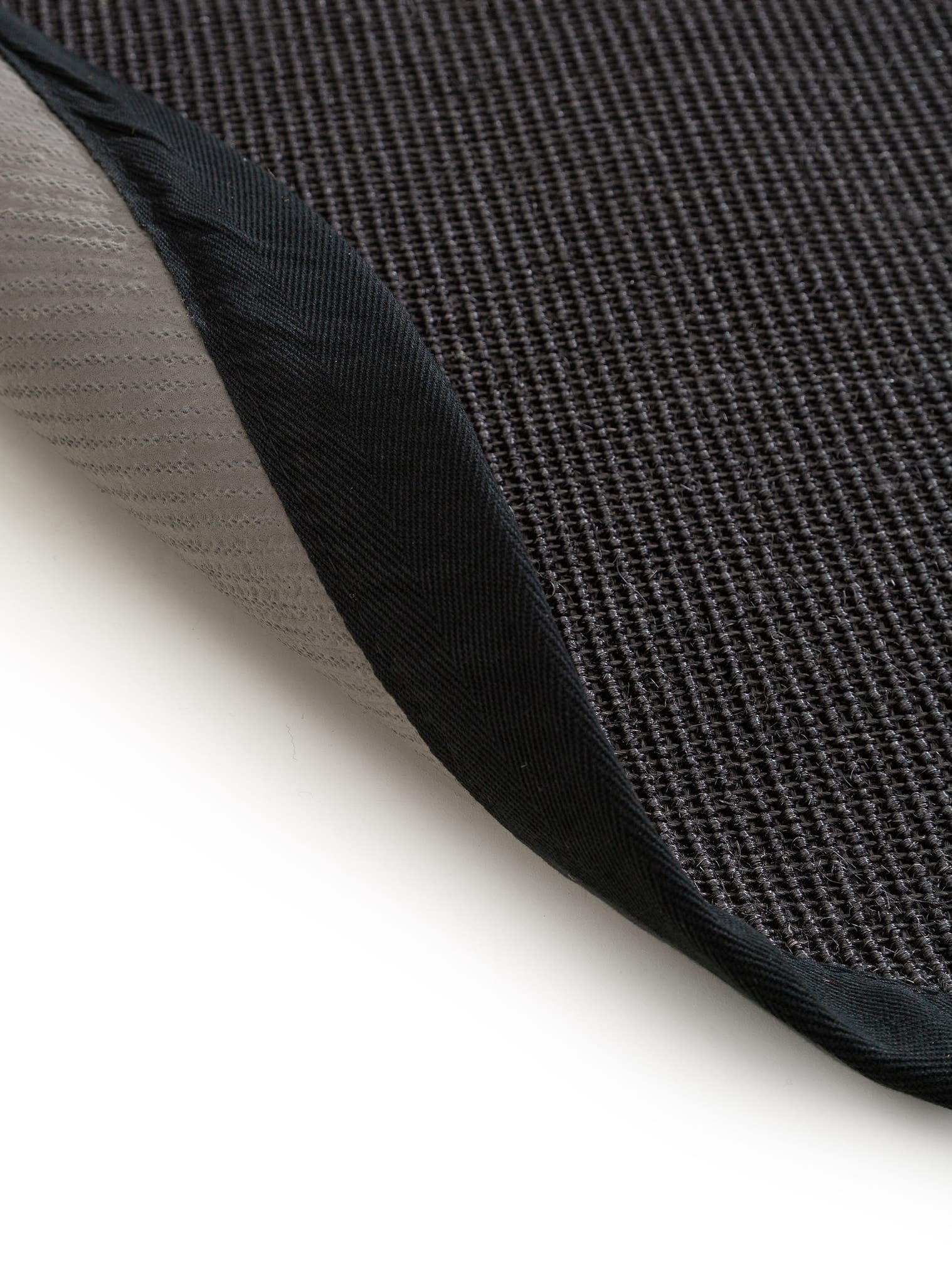 Rug made of 100% Sisal in Black with a 1- 5 mm high pile by benuta Nest
