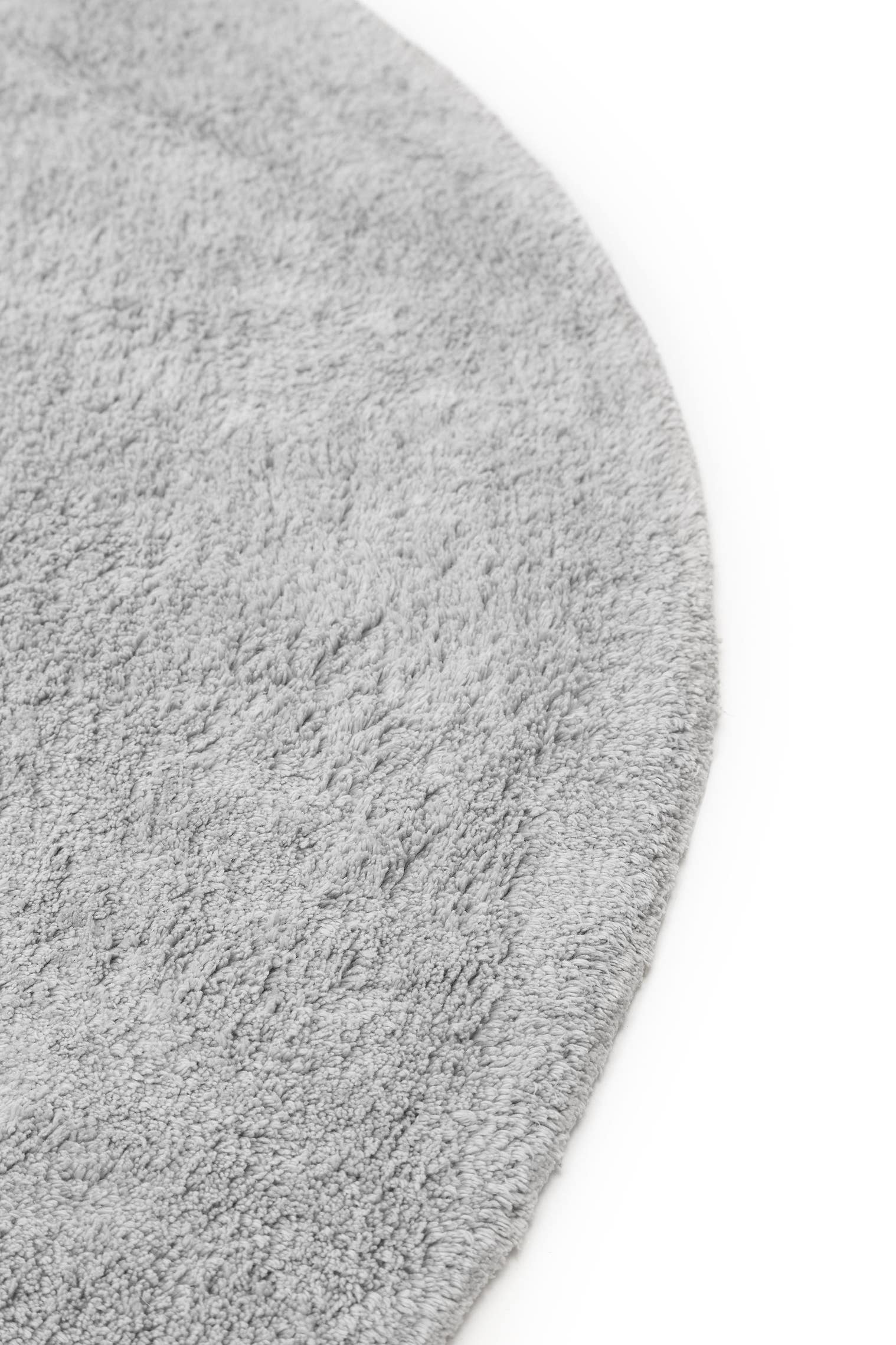 Teppich aus 100% Baumwolle in Grau mit 6 bis 10 mm hohem Flor von Lytte