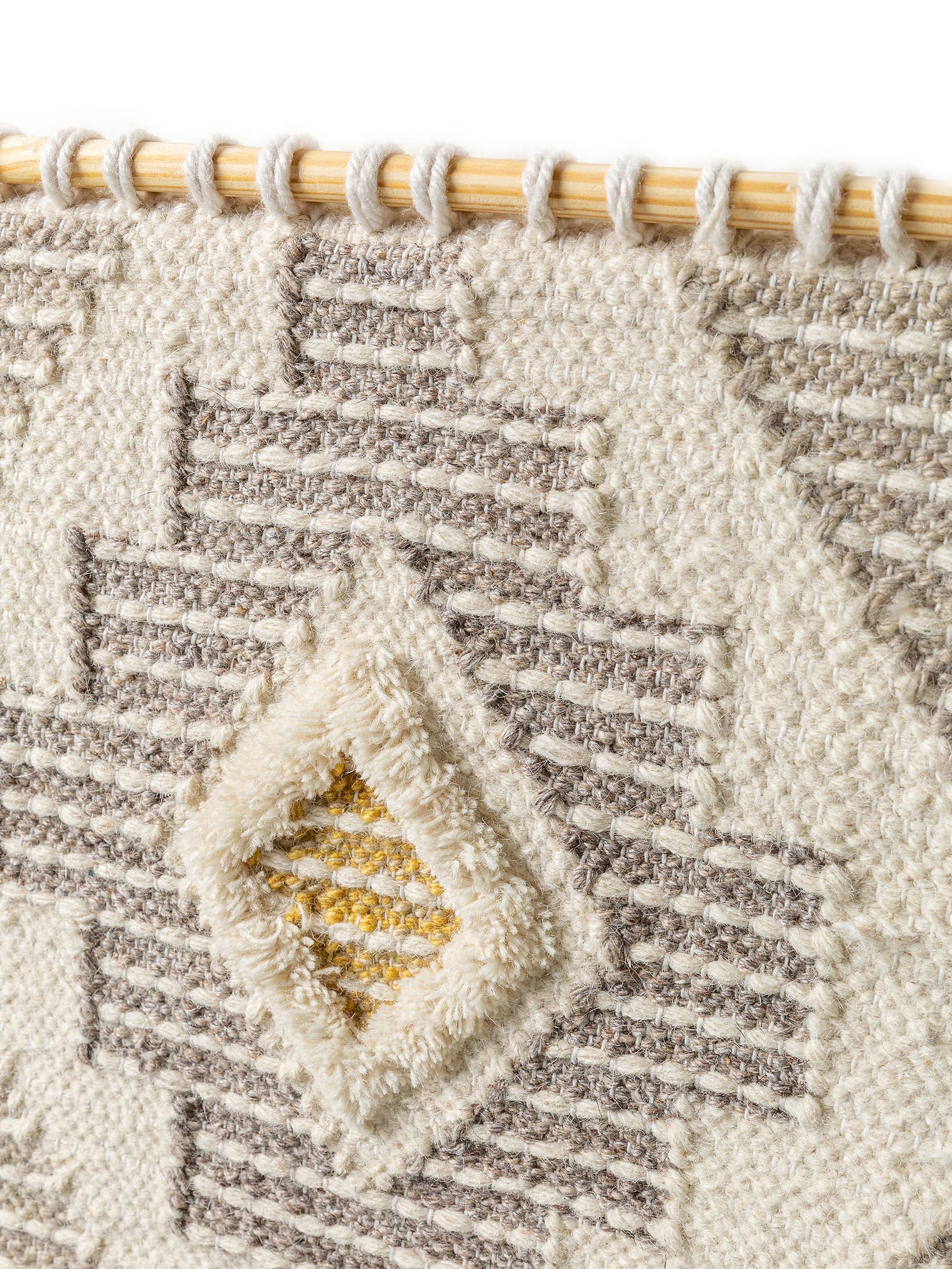 Déco de mur Wanda Jaune en motif Kelim en 70% Laine, 30% Polyester de Lytte