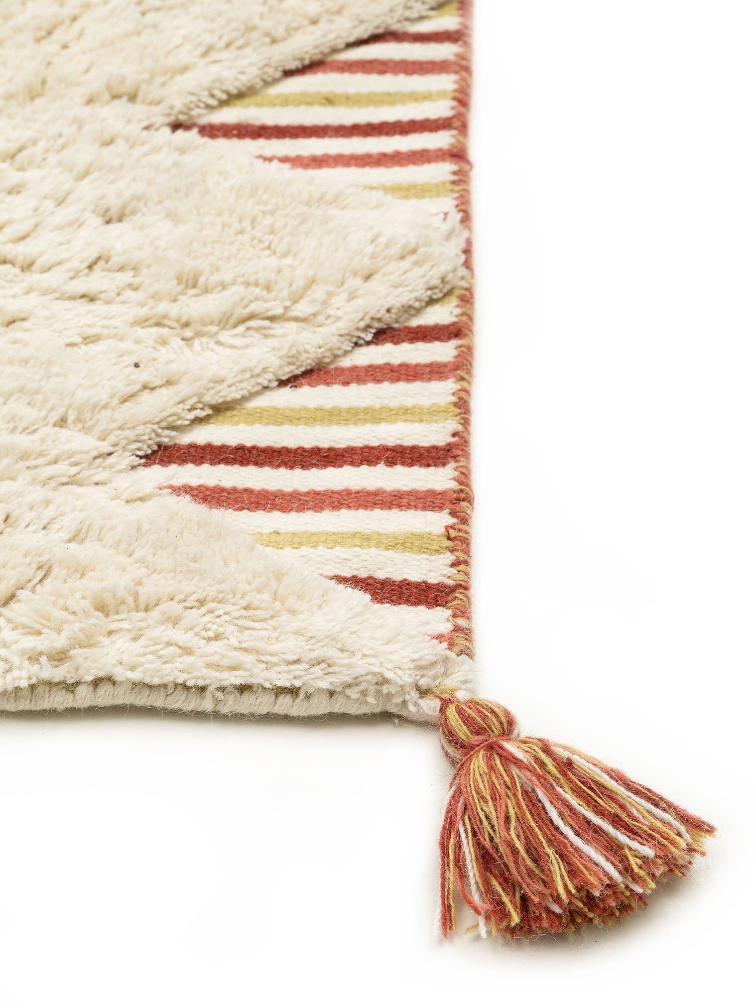 Teppich aus 100% Wolle in Grau mit 21 bis 30 mm hohem Flor von Lytte
