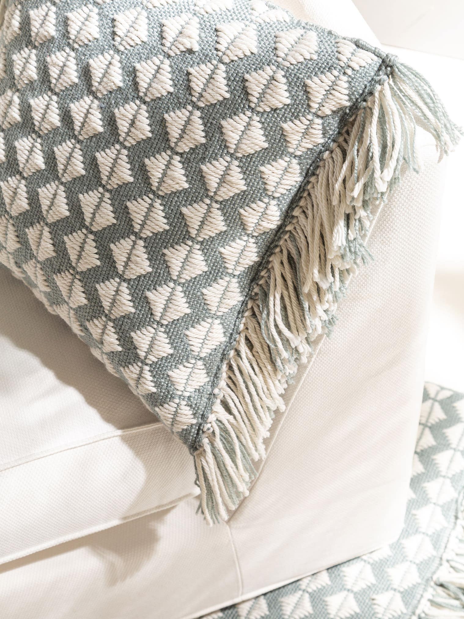 In- & Outdoor cushion Morty Blue in Geometric design made of 100% Polyester (recycled PET) by benuta Pure