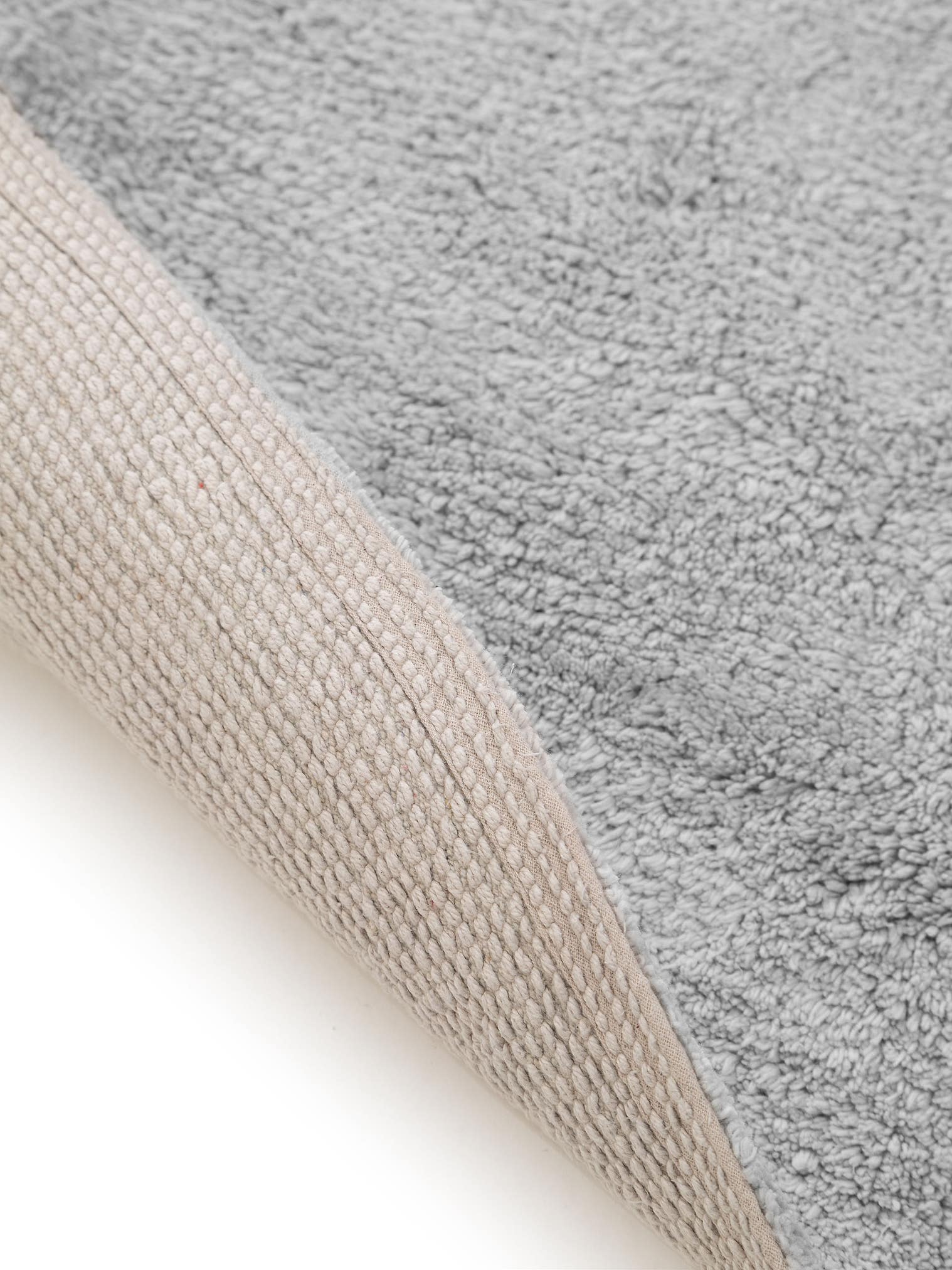Teppich aus 100% Baumwolle in Grau mit 6 bis 10 mm hohem Flor von Lytte