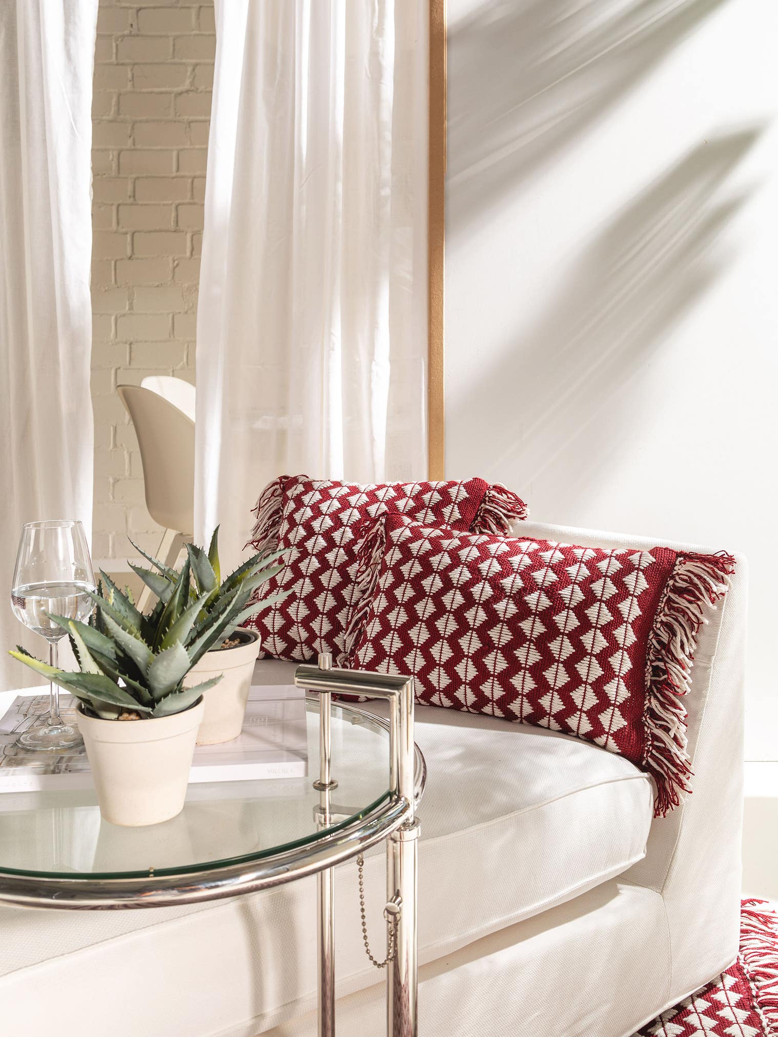 Cuscino per interno ed esterno Morty Rosso in Geometrico-ontwerp van 100% poliestere (riciclaggio PET) door benuta Pure